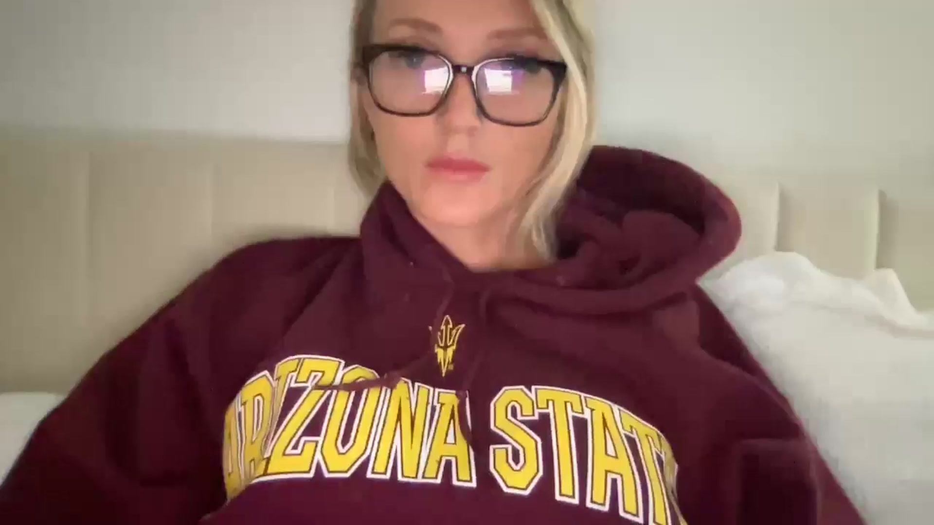 Gallery image thumbnail from Izzybb18's myfreecams stream on, 10/27/2025, 03:27 image 12 of 20