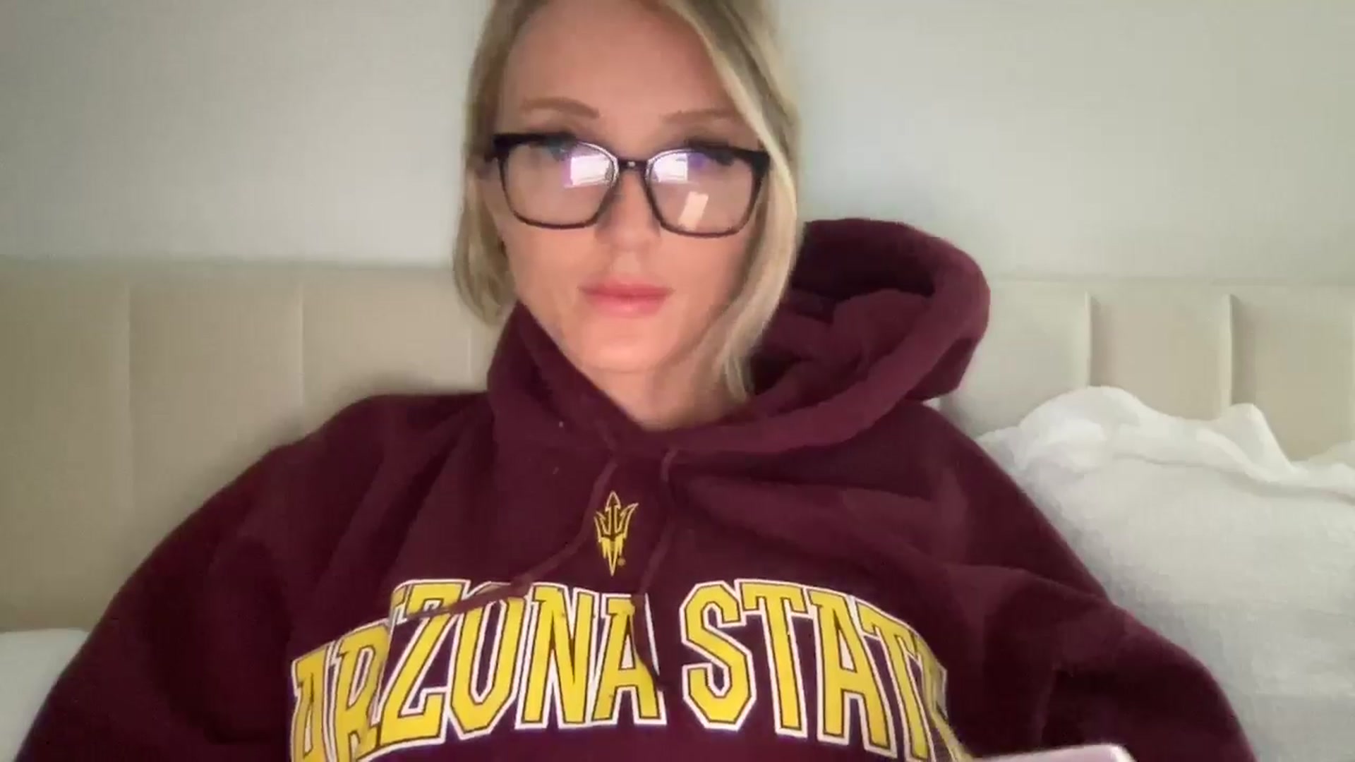 Gallery image thumbnail from Izzybb18's myfreecams stream on, 10/27/2025, 03:27 image 8 of 20