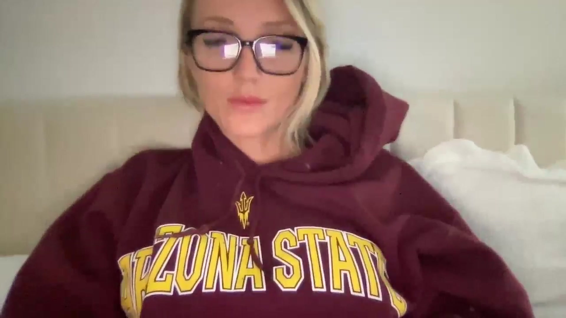 Gallery image thumbnail from Izzybb18's myfreecams stream on, 10/27/2025, 03:27 image 4 of 20