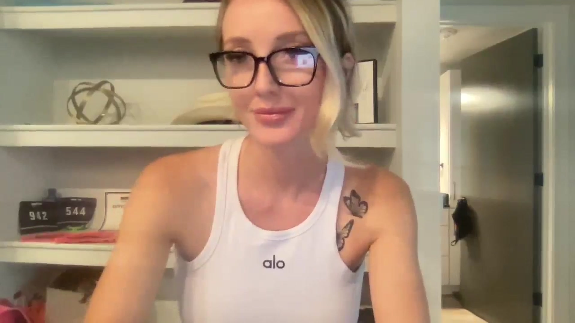 Gallery image thumbnail from Izzybb18's myfreecams stream on, 11/18/2025, 20:58 image 13 of 20
