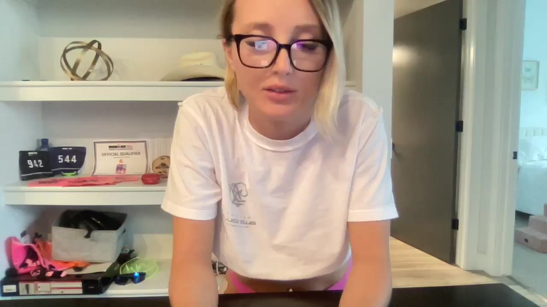 Gallery image thumbnail from Izzybb18's myfreecams stream on, 11/20/2025, 22:09 image 7 of 20