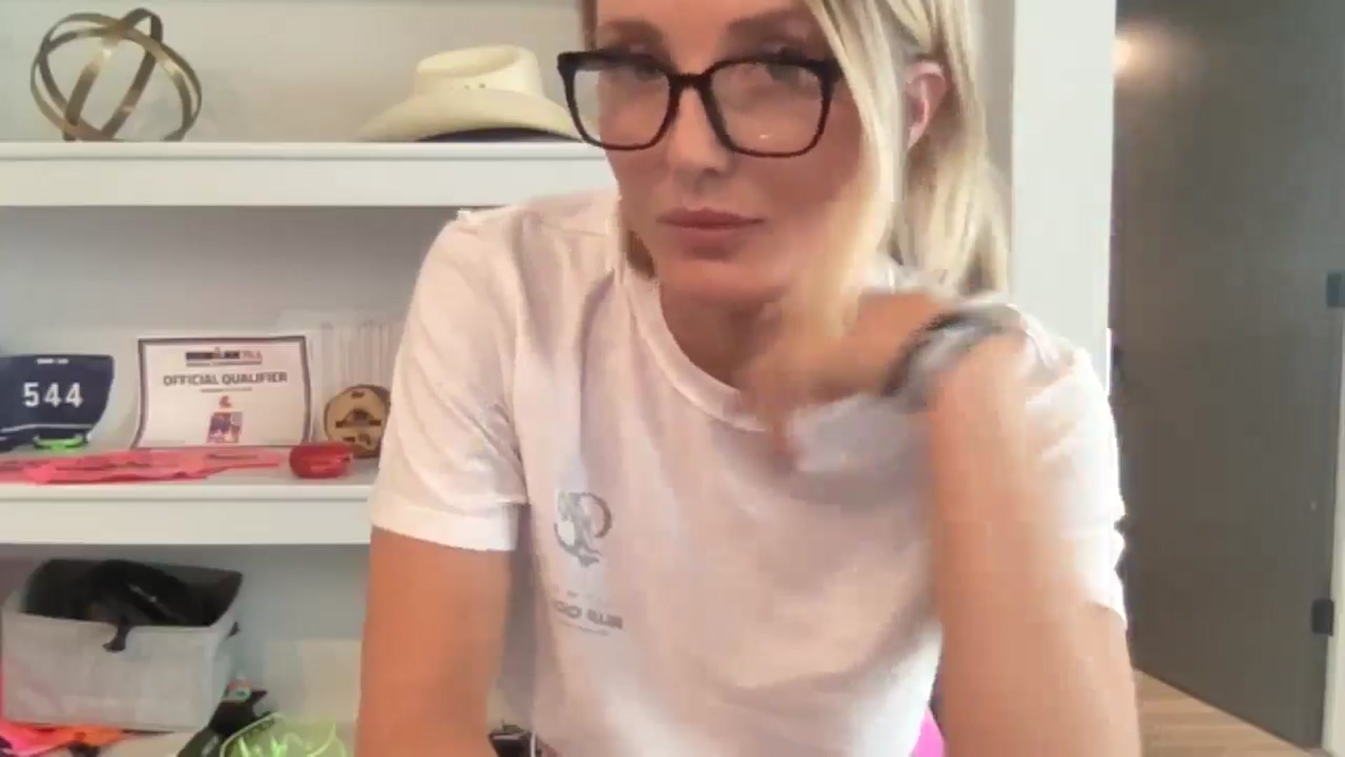 Gallery image thumbnail from Izzybb18's myfreecams stream on, 11/20/2025, 22:09 image 12 of 20