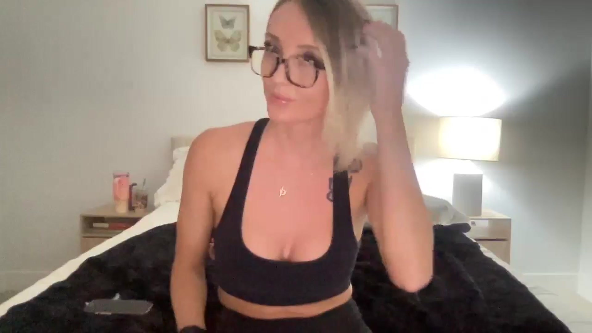 Gallery image thumbnail from Izzybb18's myfreecams stream on, 12/10/2025, 06:25 image 15 of 20