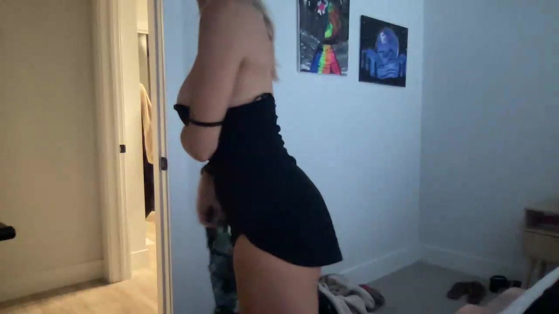 Gallery image thumbnail from Izzybb18's myfreecams stream on, 07/17/2026, 04:50 image 16 of 20