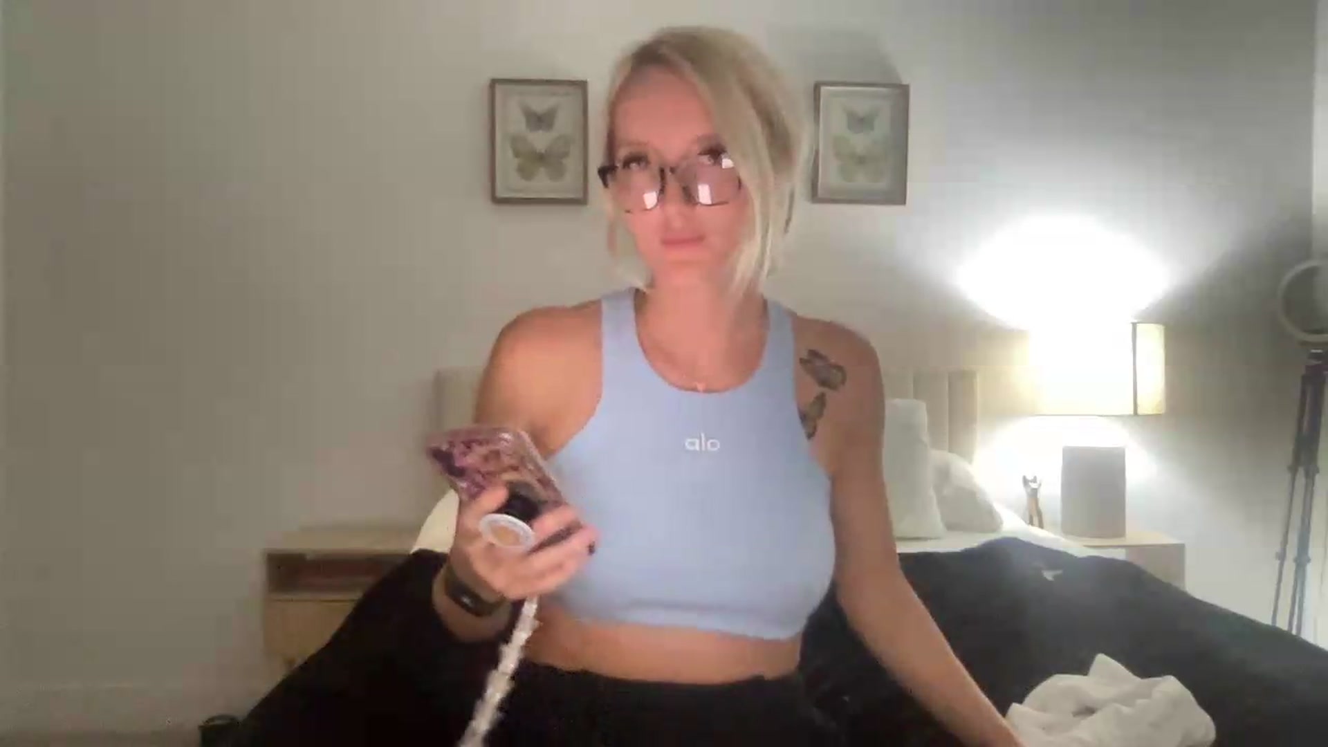 Gallery image thumbnail from Izzybb18's myfreecams stream on, 07/20/2026, 04:07 image 5 of 20