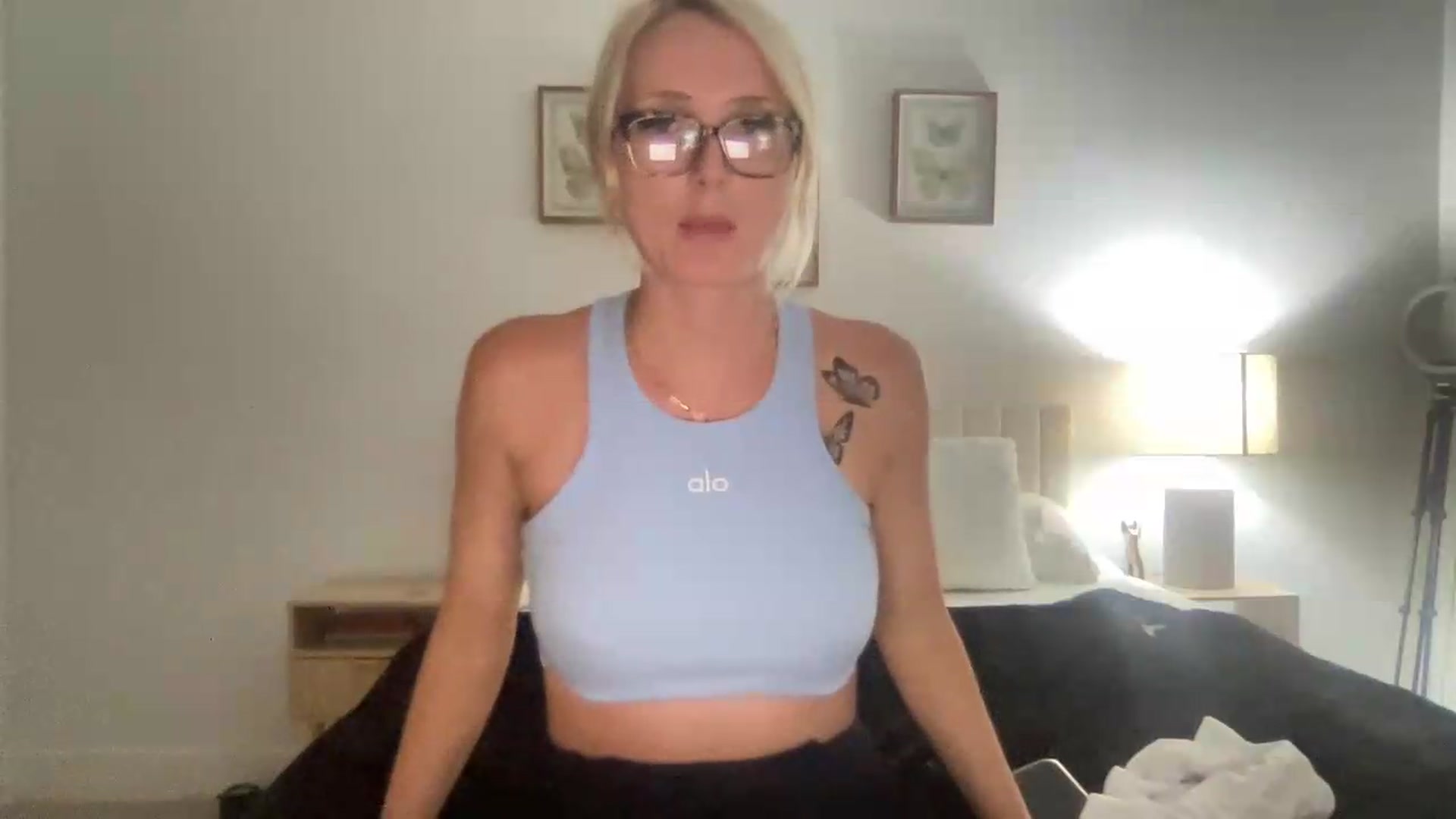 Gallery image thumbnail from Izzybb18's myfreecams stream on, 07/20/2026, 04:07 image 2 of 20