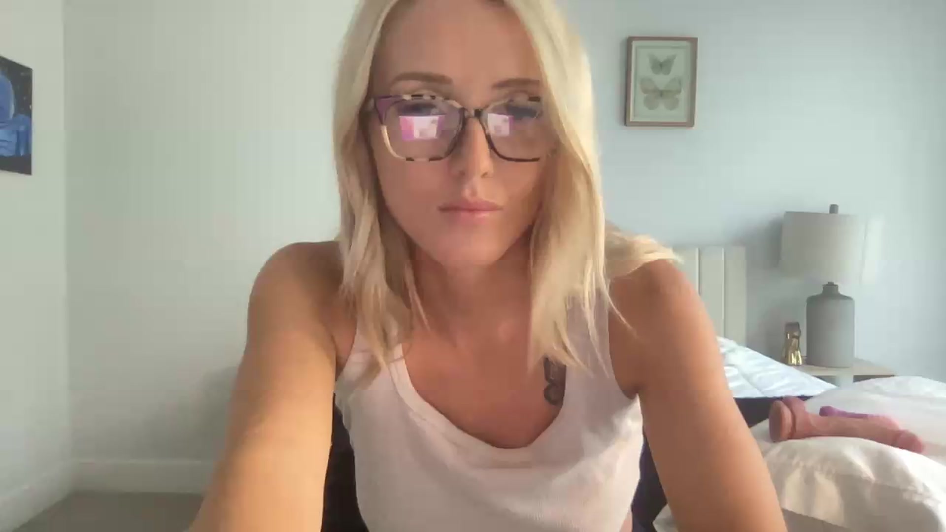 Gallery image thumbnail from Izzybb18's myfreecams stream on, 07/23/2026, 21:23 image 14 of 20
