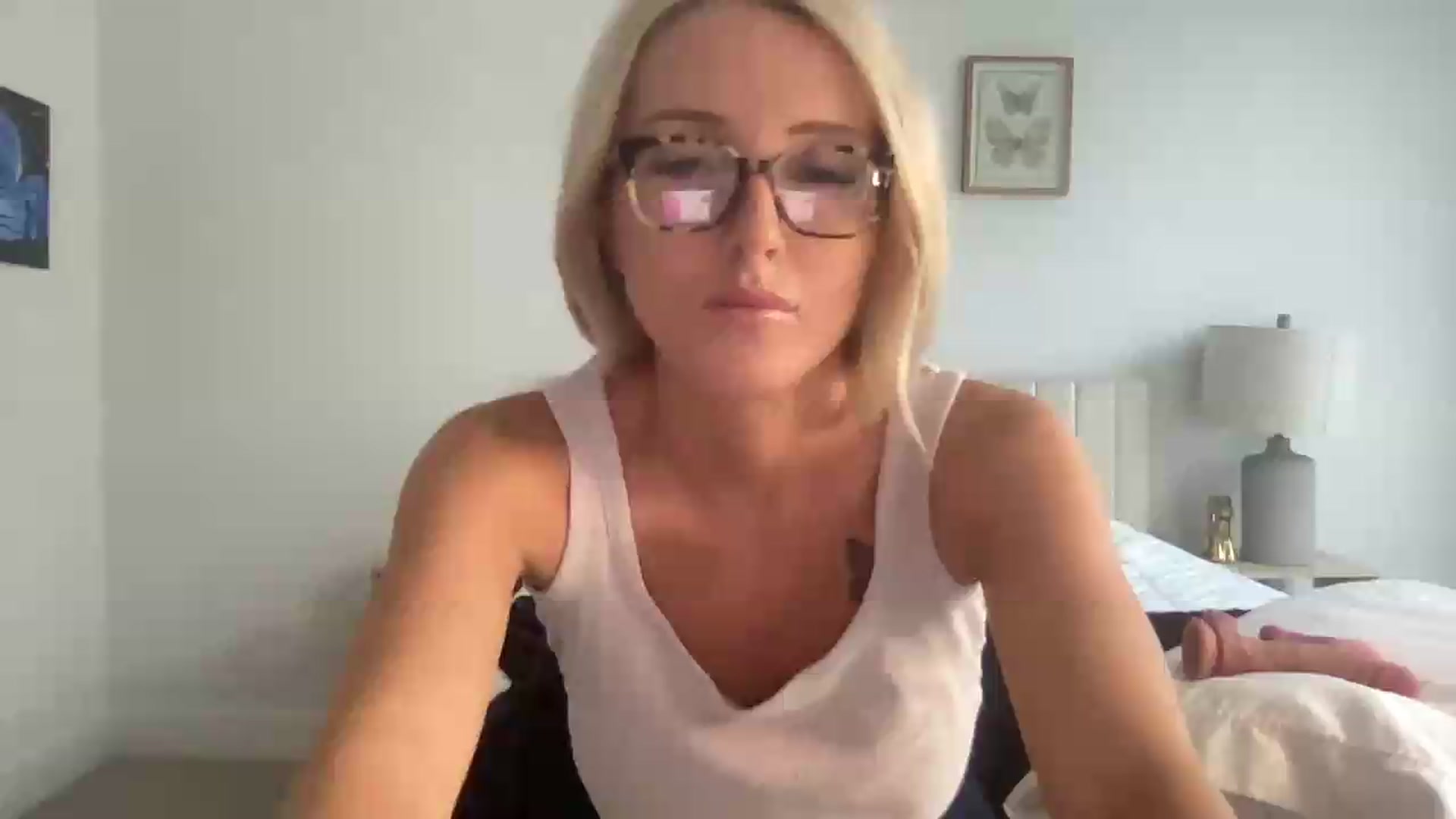 Gallery image thumbnail from Izzybb18's myfreecams stream on, 07/23/2026, 21:23 image 15 of 20