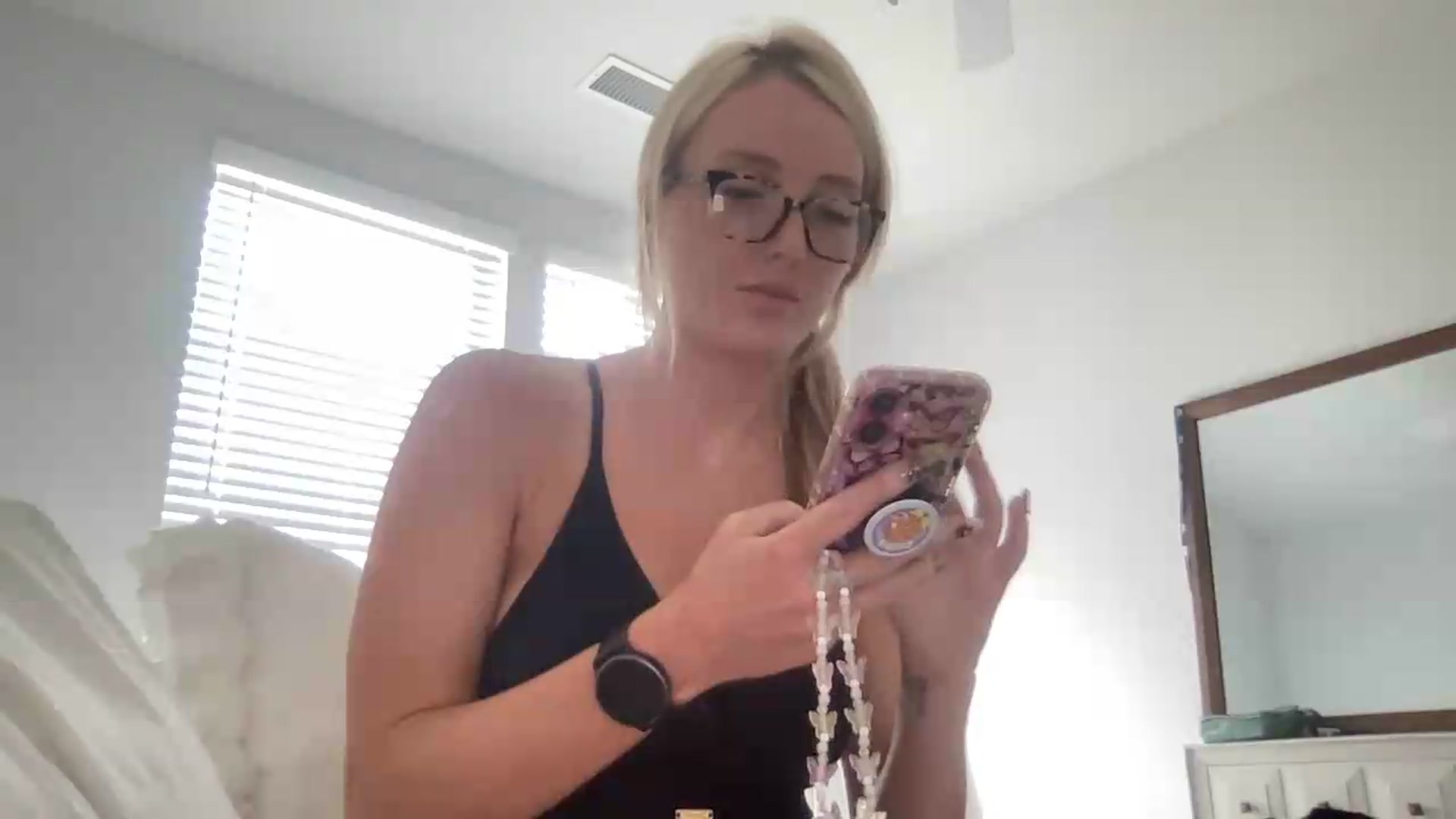 Gallery image thumbnail from Izzybb18's myfreecams stream on, 07/28/2026, 19:09 image 4 of 20