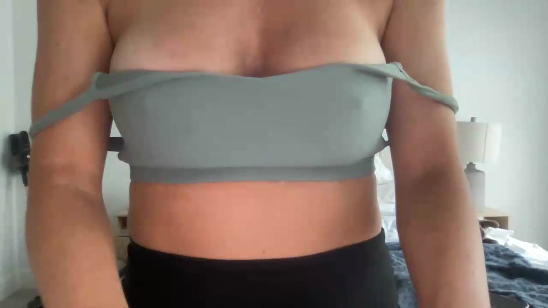 Gallery image thumbnail from Izzybb18's myfreecams stream on, 08/06/2026, 22:32 image 10 of 20