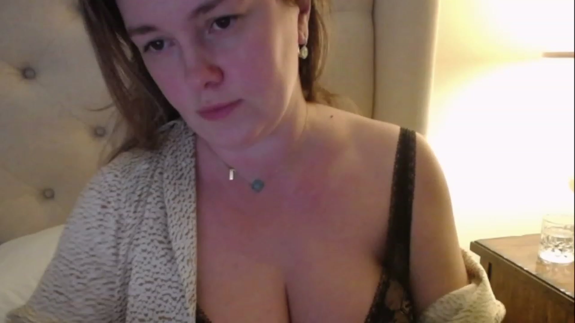 Gallery image thumbnail from J0llye's myfreecams stream on, 11/23/2022, 21:19 image 16 of 20