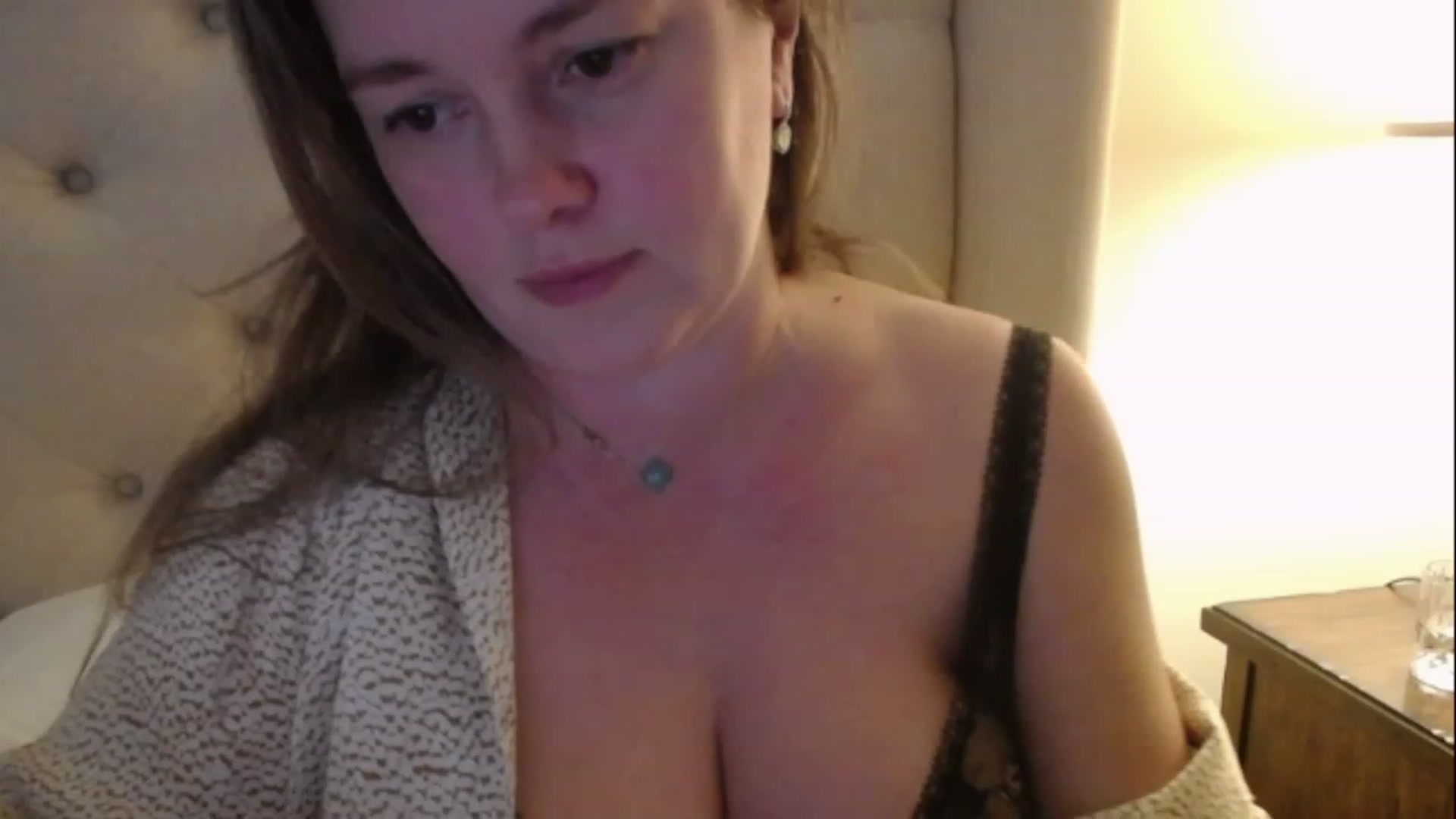 Gallery image thumbnail from J0llye's myfreecams stream on, 11/23/2022, 21:19 image 17 of 20