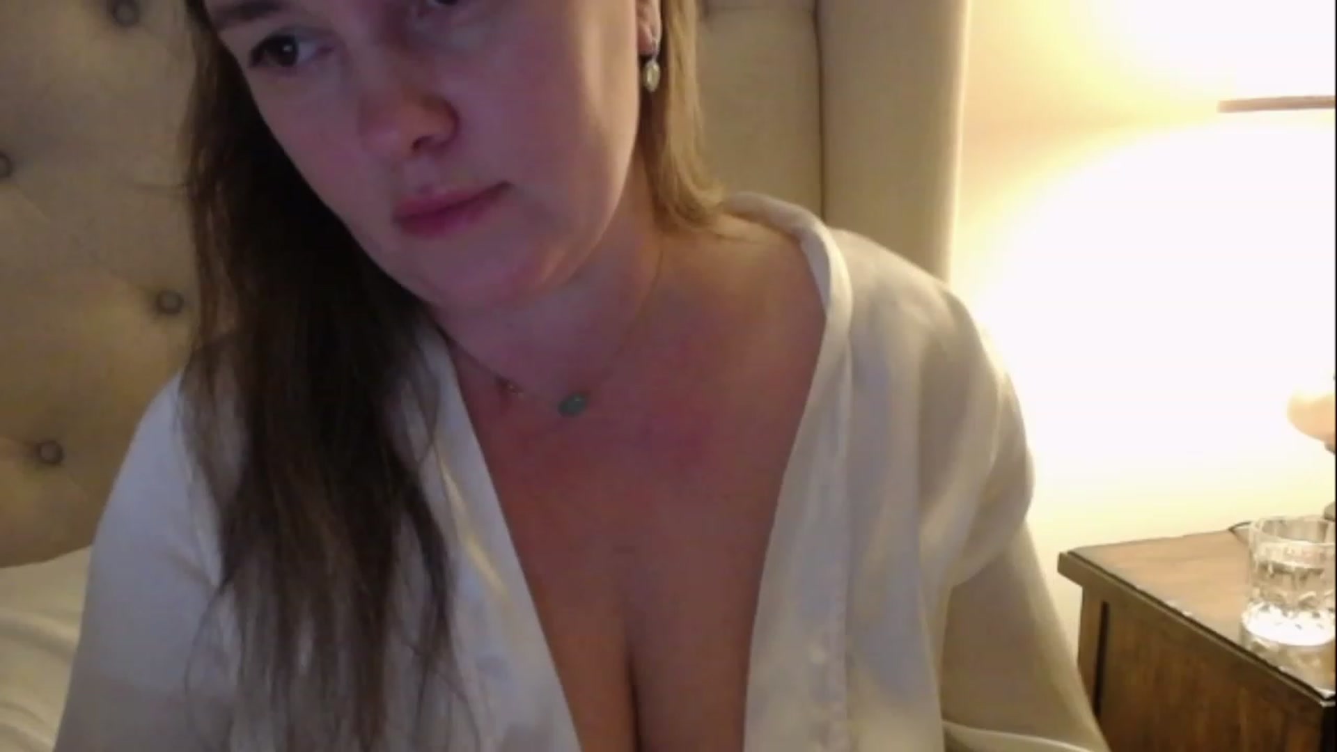 Gallery image thumbnail from J0llye's myfreecams stream on, 11/24/2022, 22:00 image 17 of 20