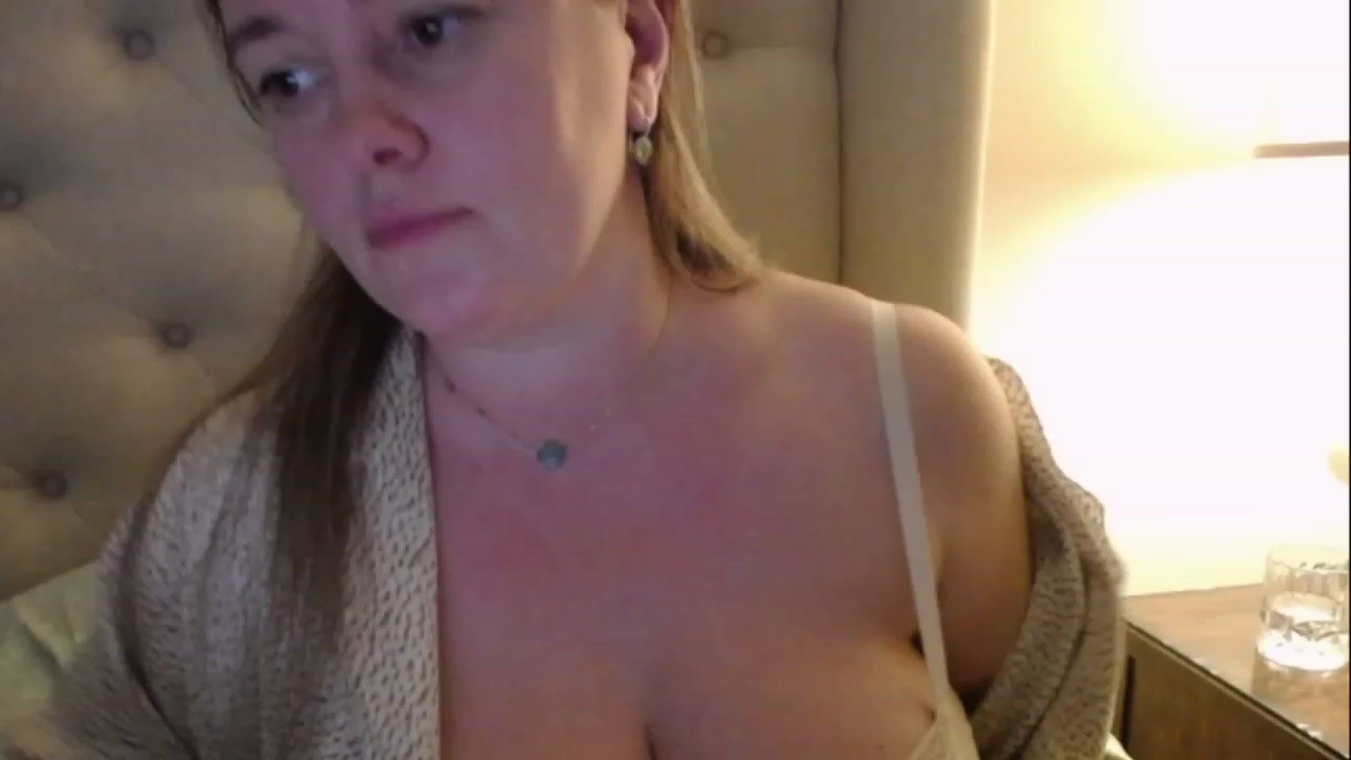 Gallery image thumbnail from J0llye's myfreecams stream on, 12/04/2022, 21:55 image 8 of 20