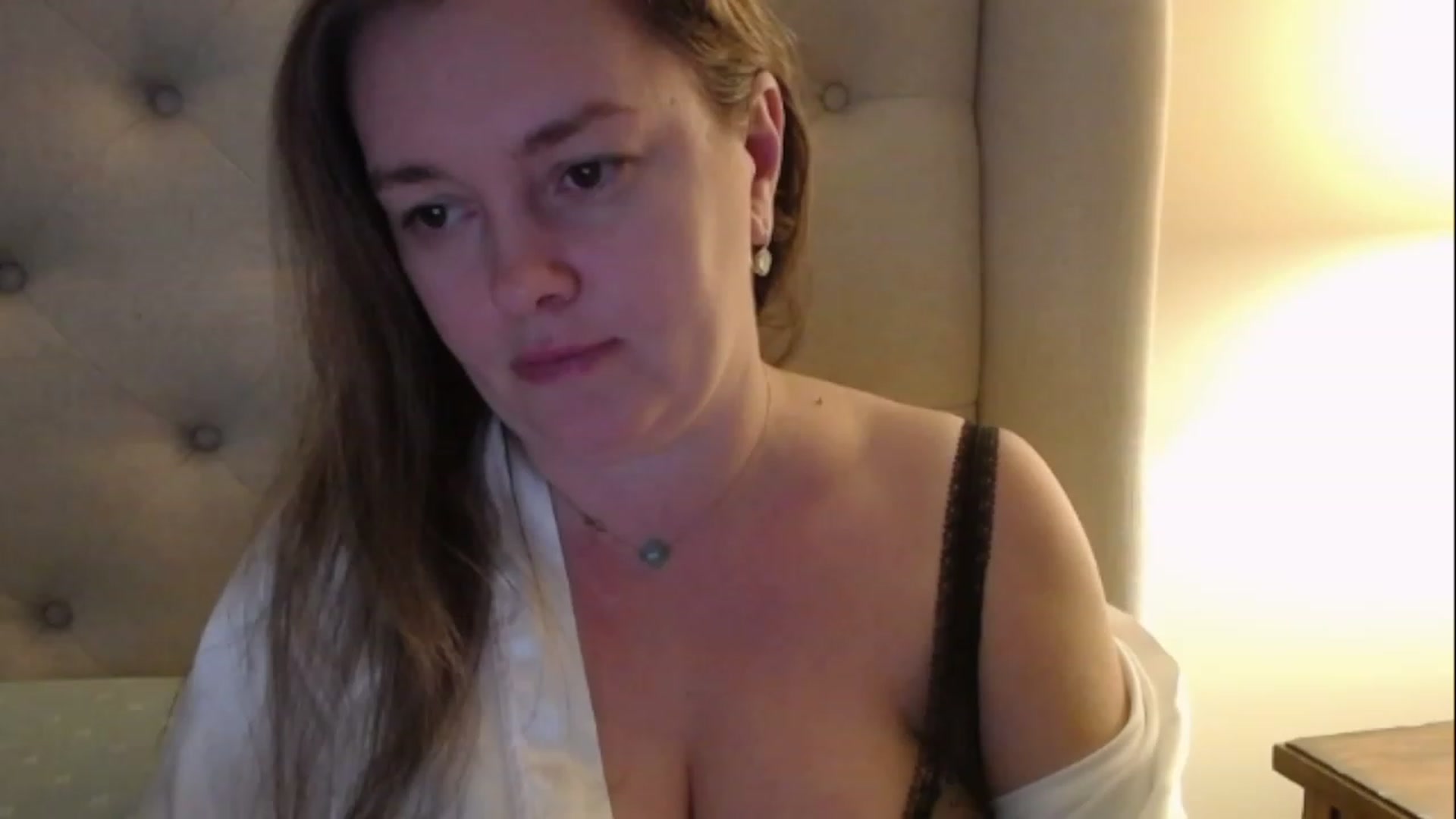 Gallery image thumbnail from J0llye's myfreecams stream on, 12/05/2022, 17:51 image 18 of 20