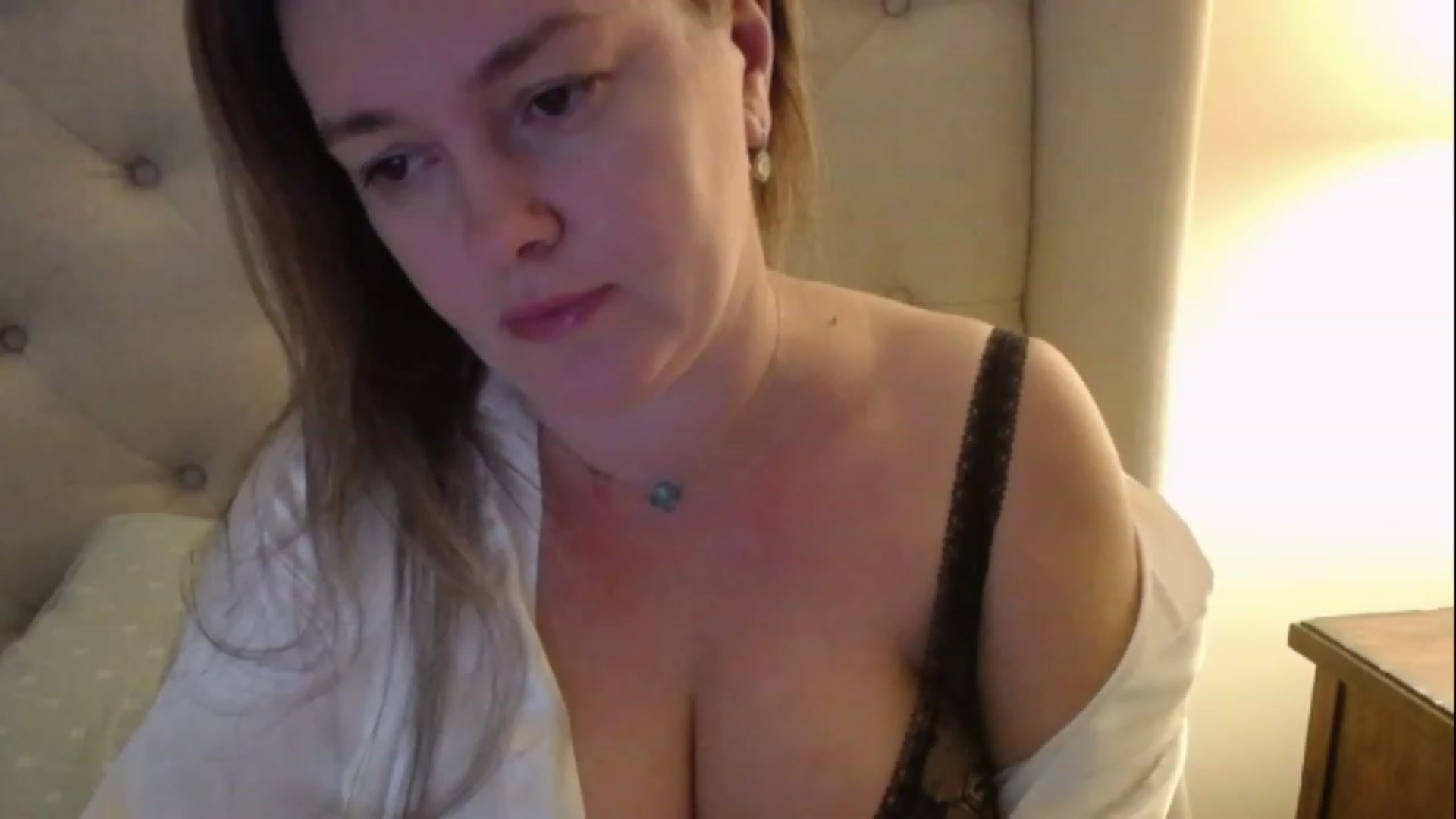Gallery image thumbnail from J0llye's myfreecams stream on, 12/05/2022, 17:51 image 2 of 20