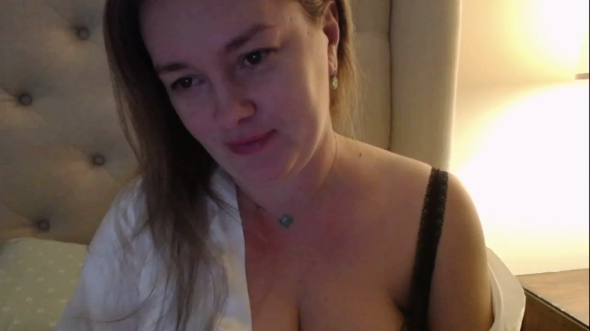 Gallery image thumbnail from J0llye's myfreecams stream on, 12/05/2022, 17:51 image 5 of 20