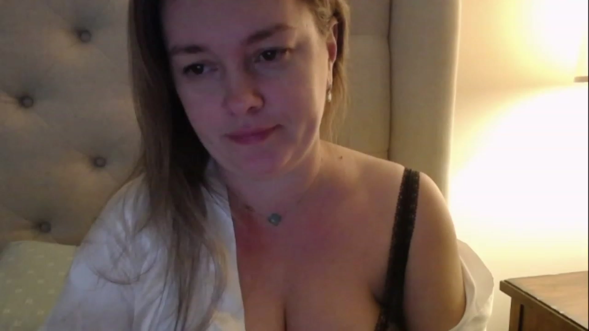 Gallery image thumbnail from J0llye's myfreecams stream on, 12/05/2022, 17:51 image 4 of 20