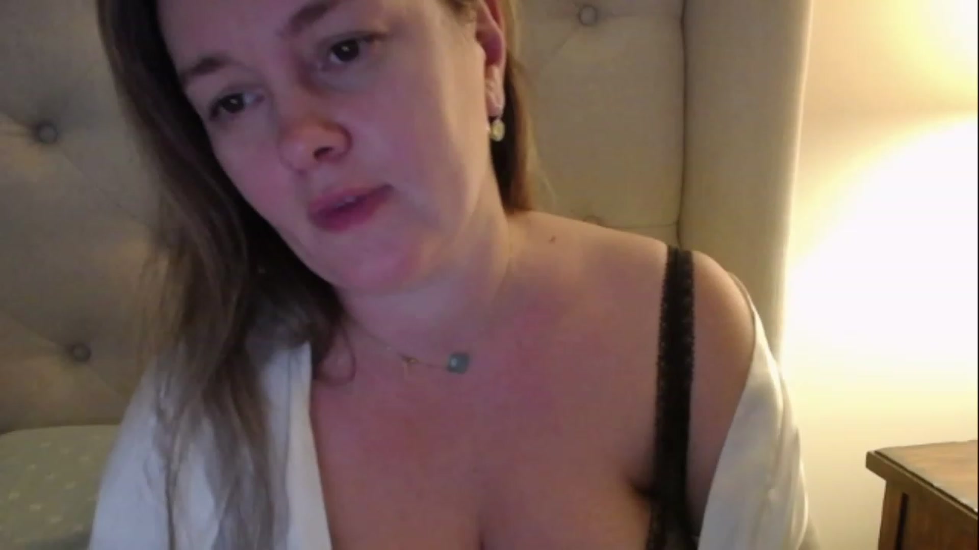 Gallery image thumbnail from J0llye's myfreecams stream on, 12/05/2022, 21:44 image 17 of 20