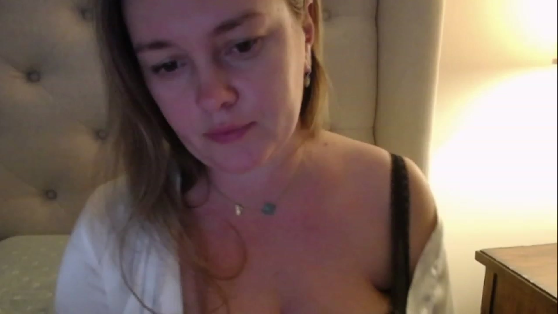 Gallery image thumbnail from J0llye's myfreecams stream on, 12/05/2022, 21:44 image 13 of 20