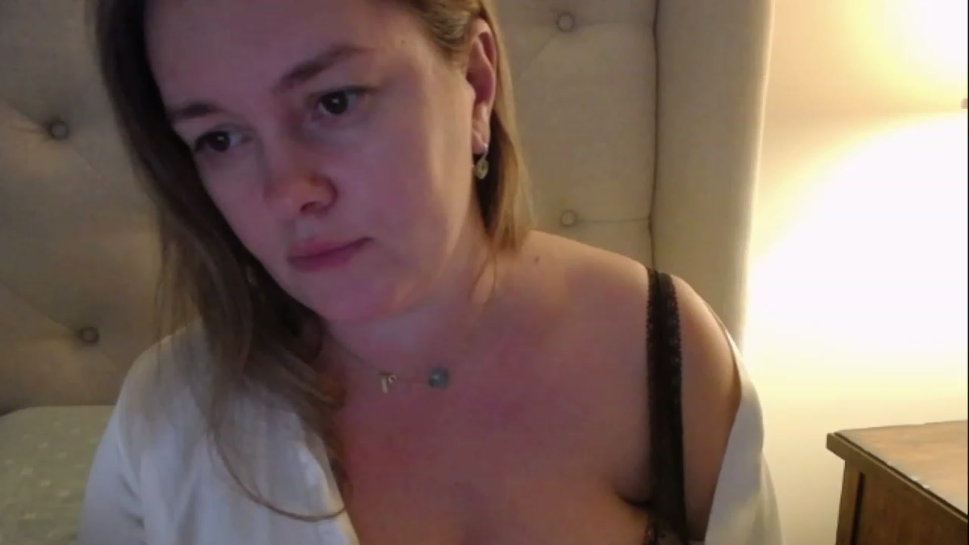 Gallery image thumbnail from J0llye's myfreecams stream on, 12/05/2022, 21:44 image 8 of 20