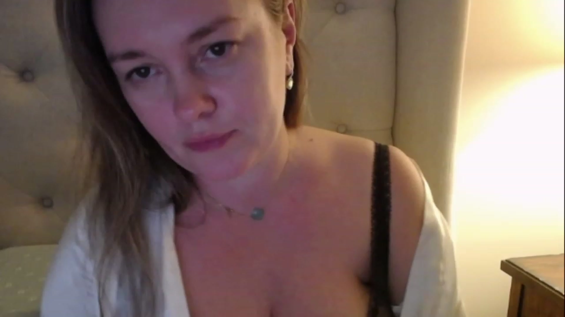 Gallery image thumbnail from J0llye's myfreecams stream on, 12/05/2022, 21:44 image 18 of 20