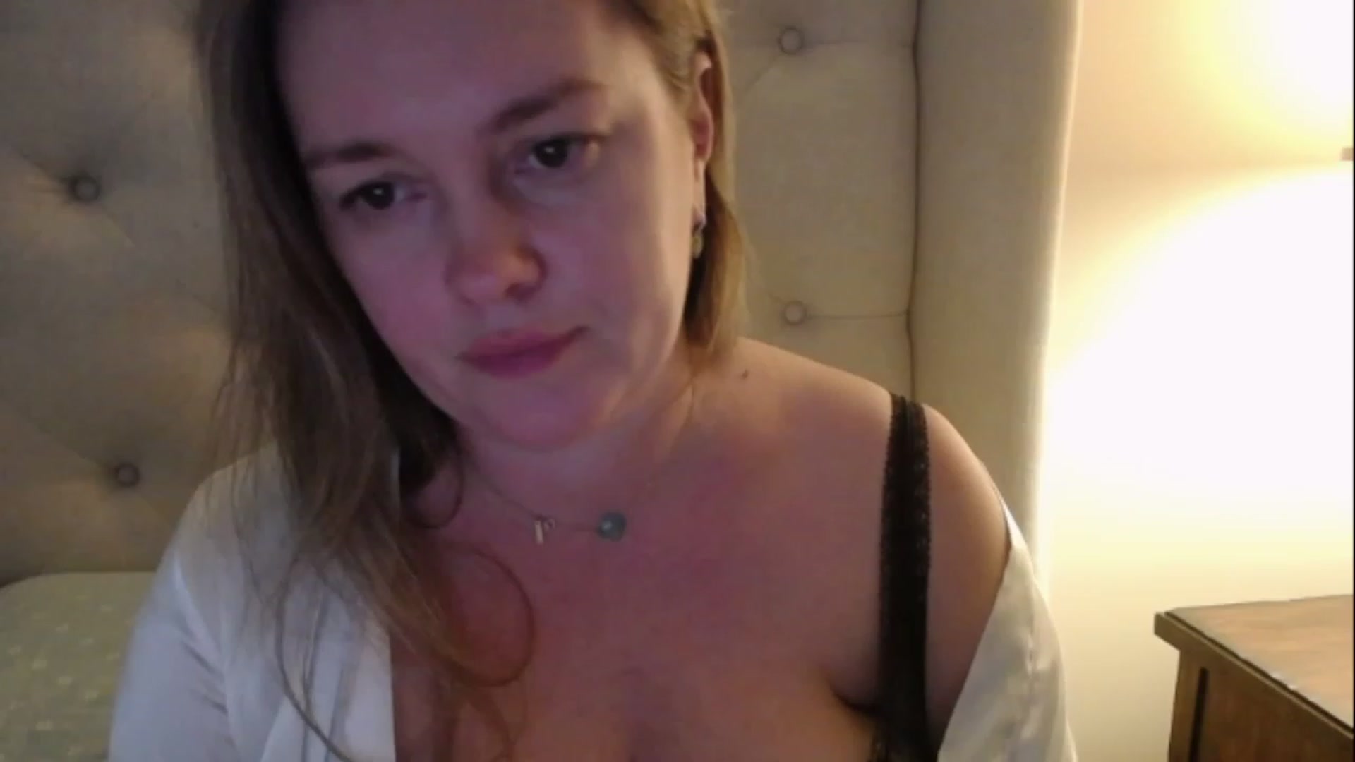 Gallery image thumbnail from J0llye's myfreecams stream on, 12/05/2022, 21:44 image 12 of 20