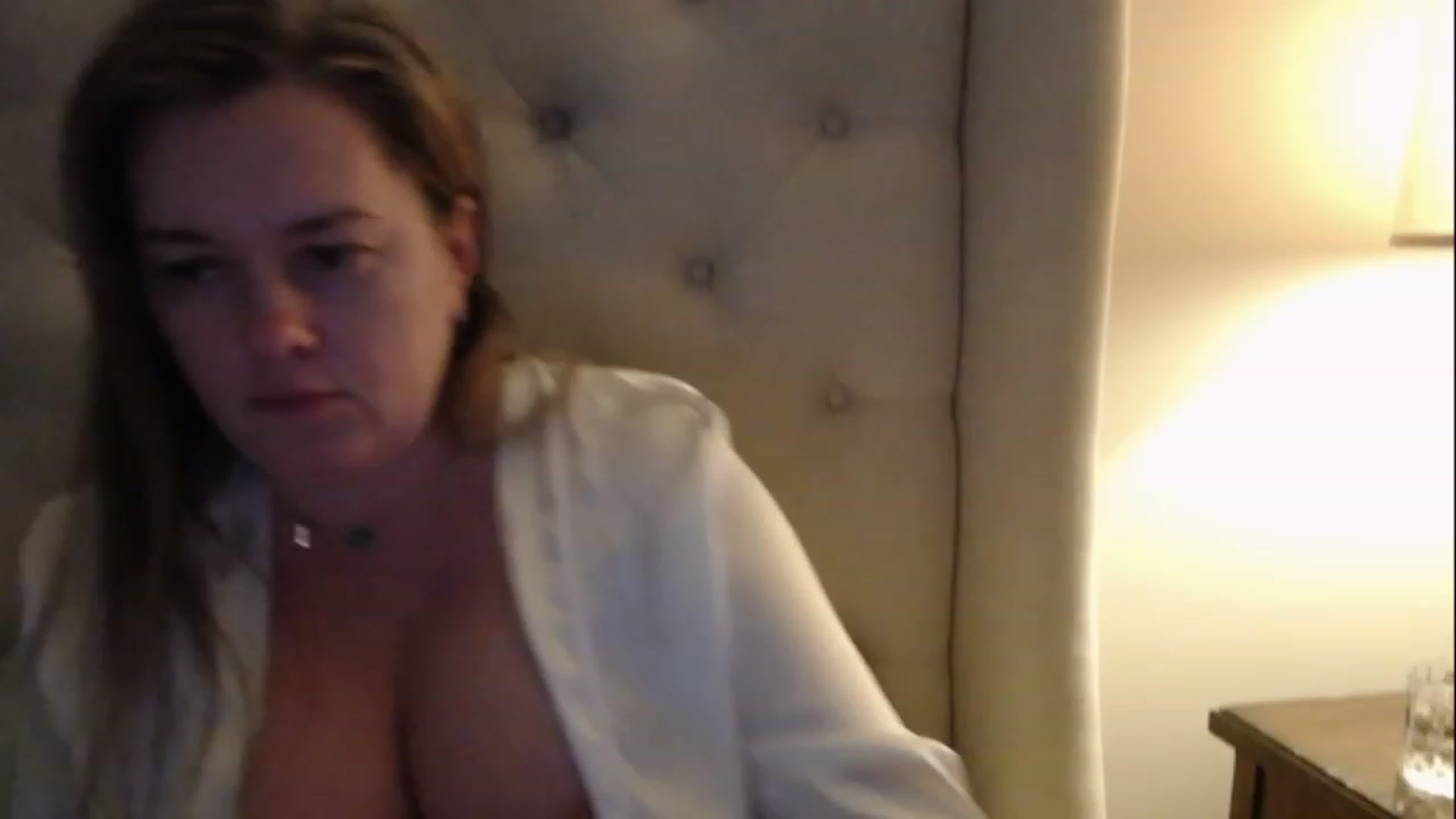 Gallery image thumbnail from J0llye's myfreecams stream on, 12/06/2022, 18:04 image 18 of 20