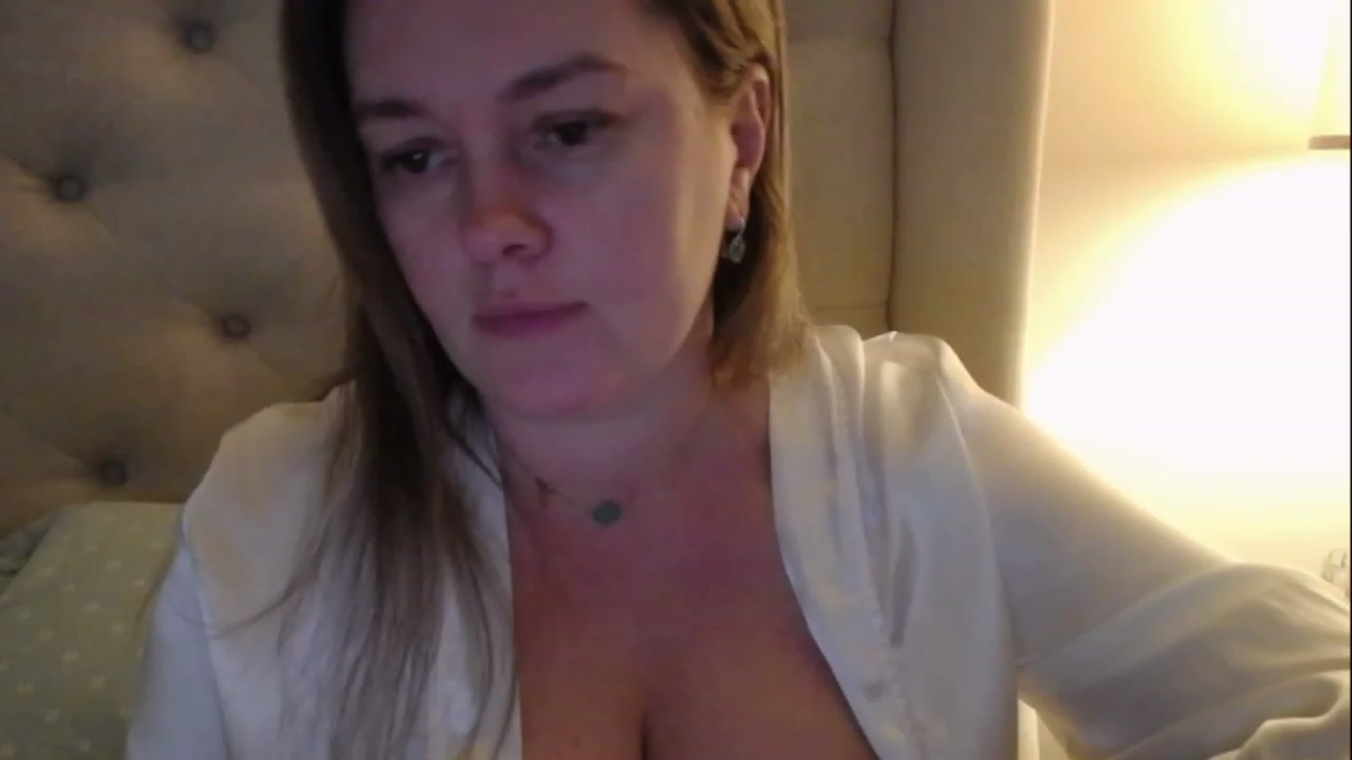 Gallery image thumbnail from J0llye's myfreecams stream on, 12/06/2022, 18:04 image 17 of 20