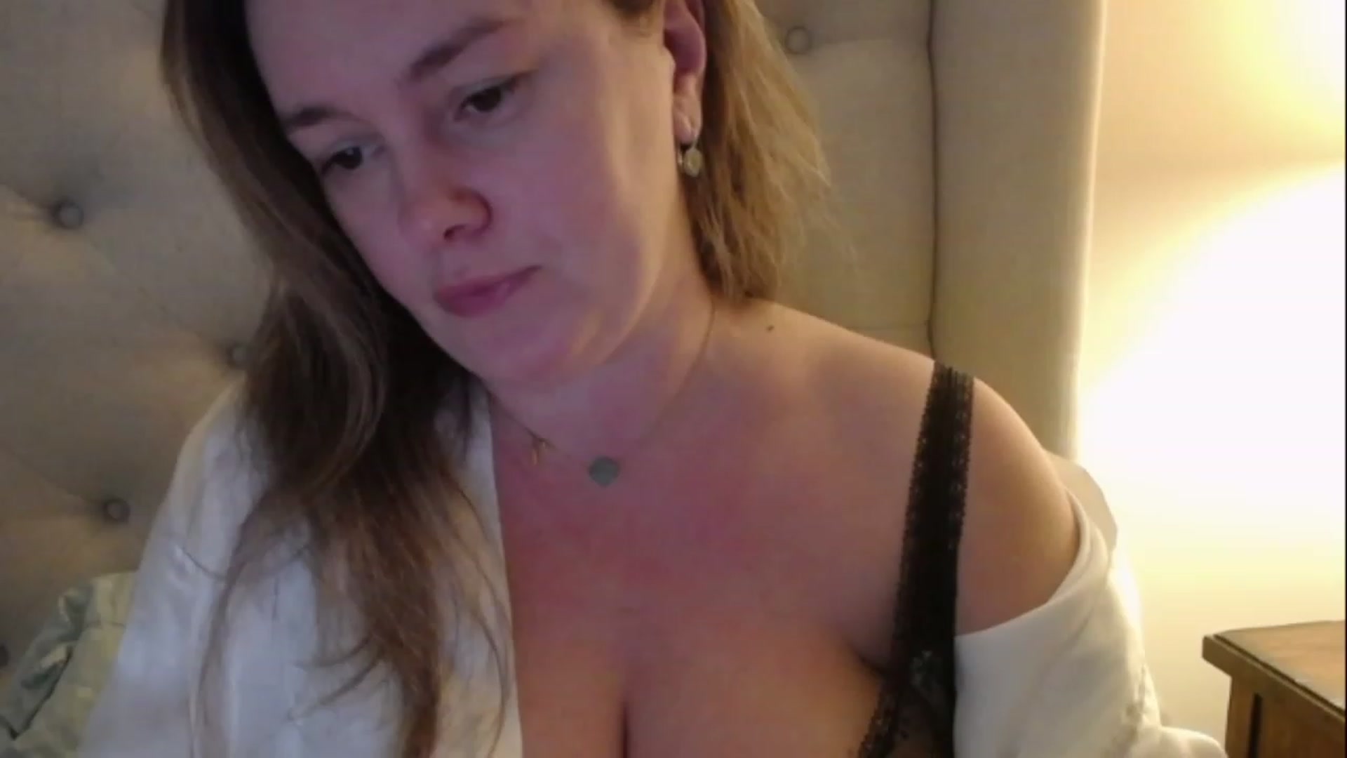 Gallery image thumbnail from J0llye's myfreecams stream on, 12/08/2022, 21:28 image 5 of 20