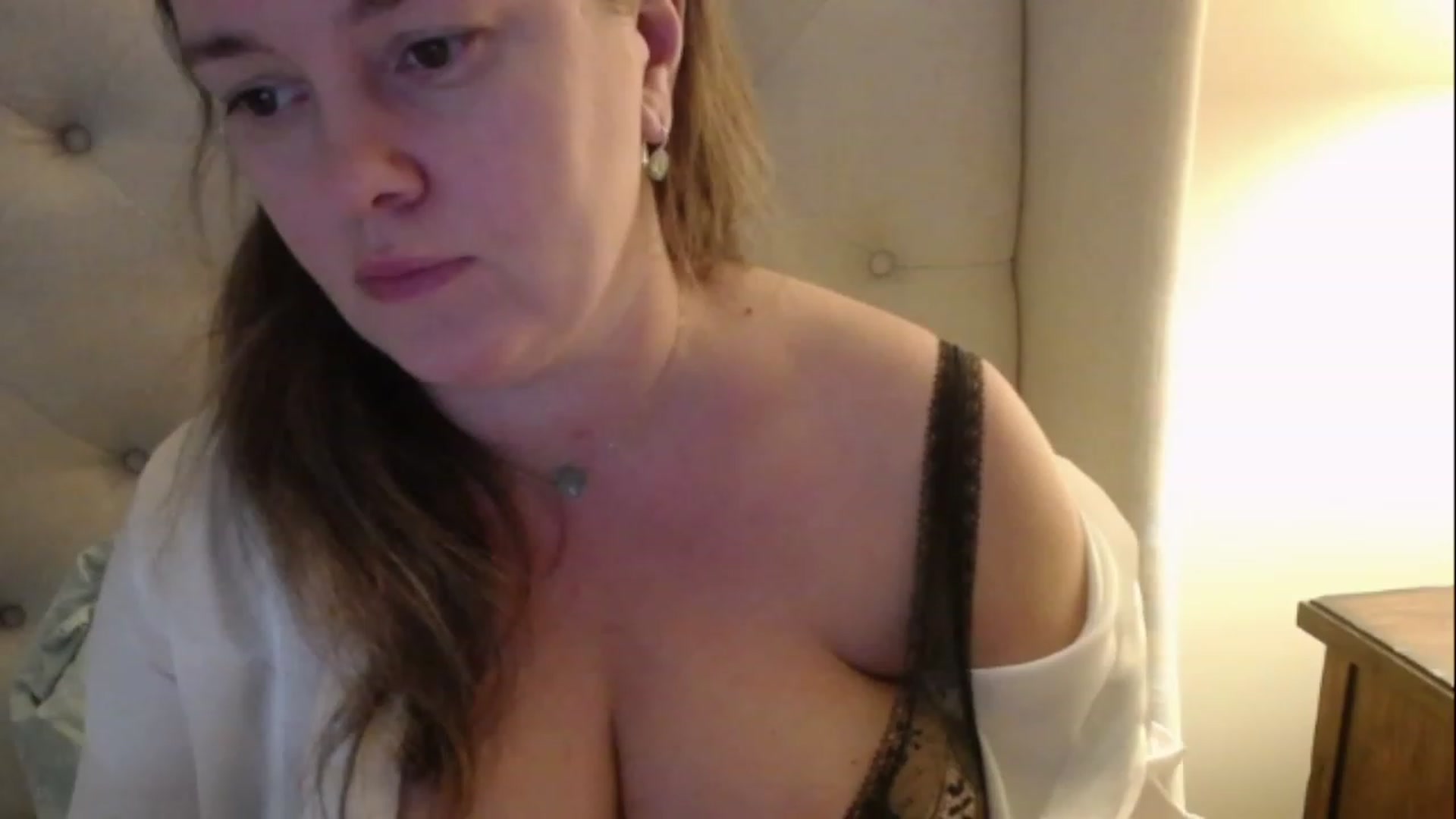 Gallery image thumbnail from J0llye's myfreecams stream on, 12/08/2022, 21:28 image 8 of 20