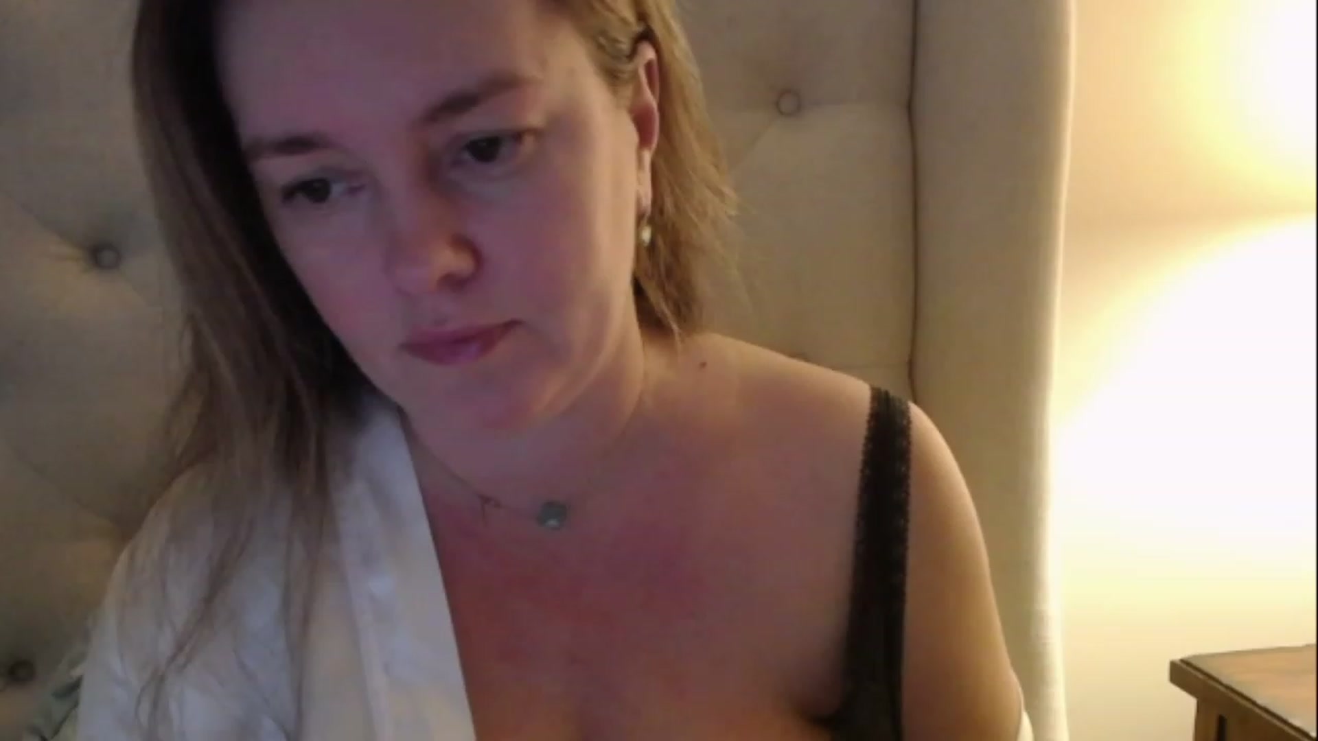 Gallery image thumbnail from J0llye's myfreecams stream on, 12/08/2022, 21:28 image 2 of 20