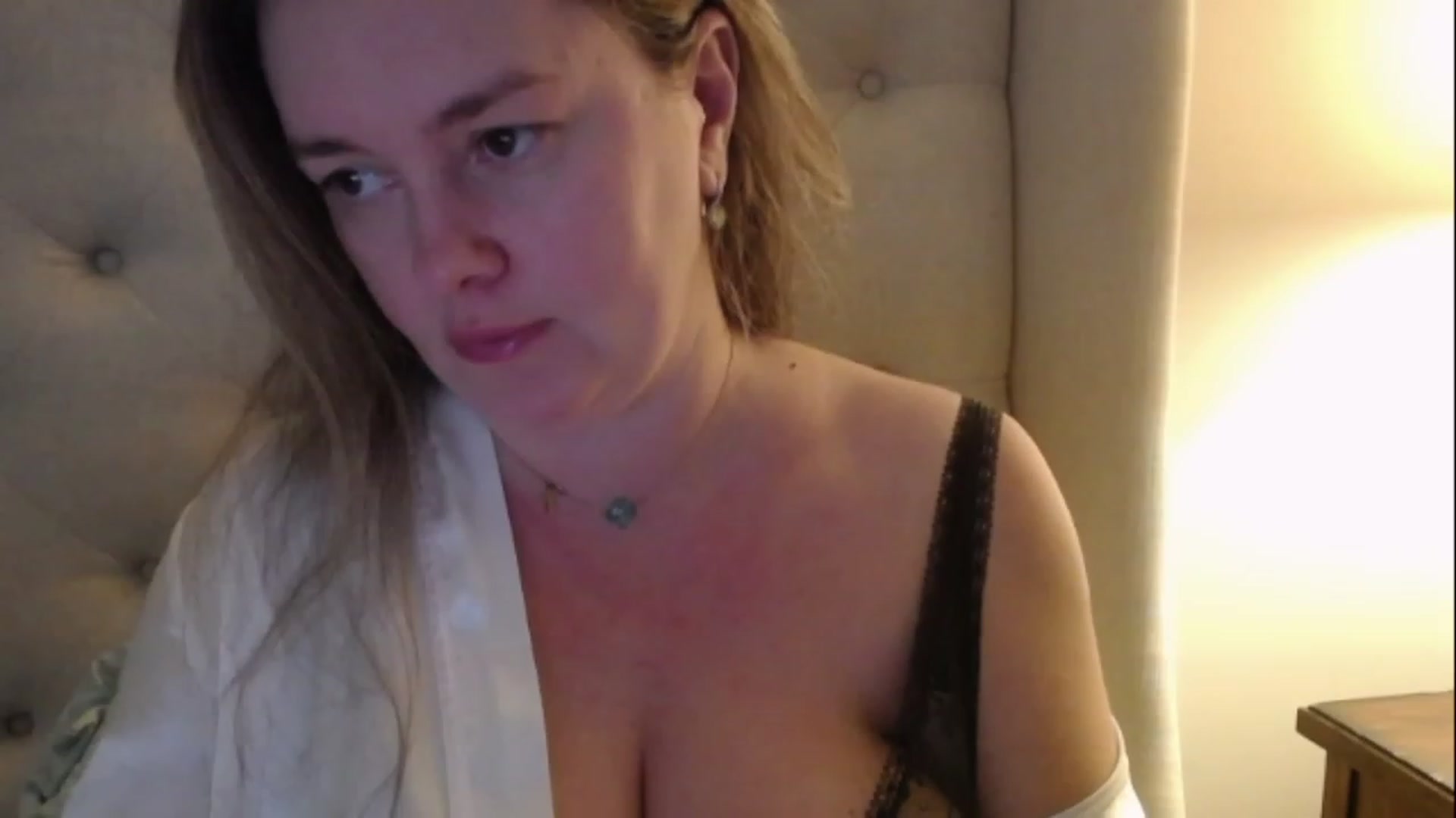 Gallery image thumbnail from J0llye's myfreecams stream on, 12/08/2022, 21:28 image 3 of 20