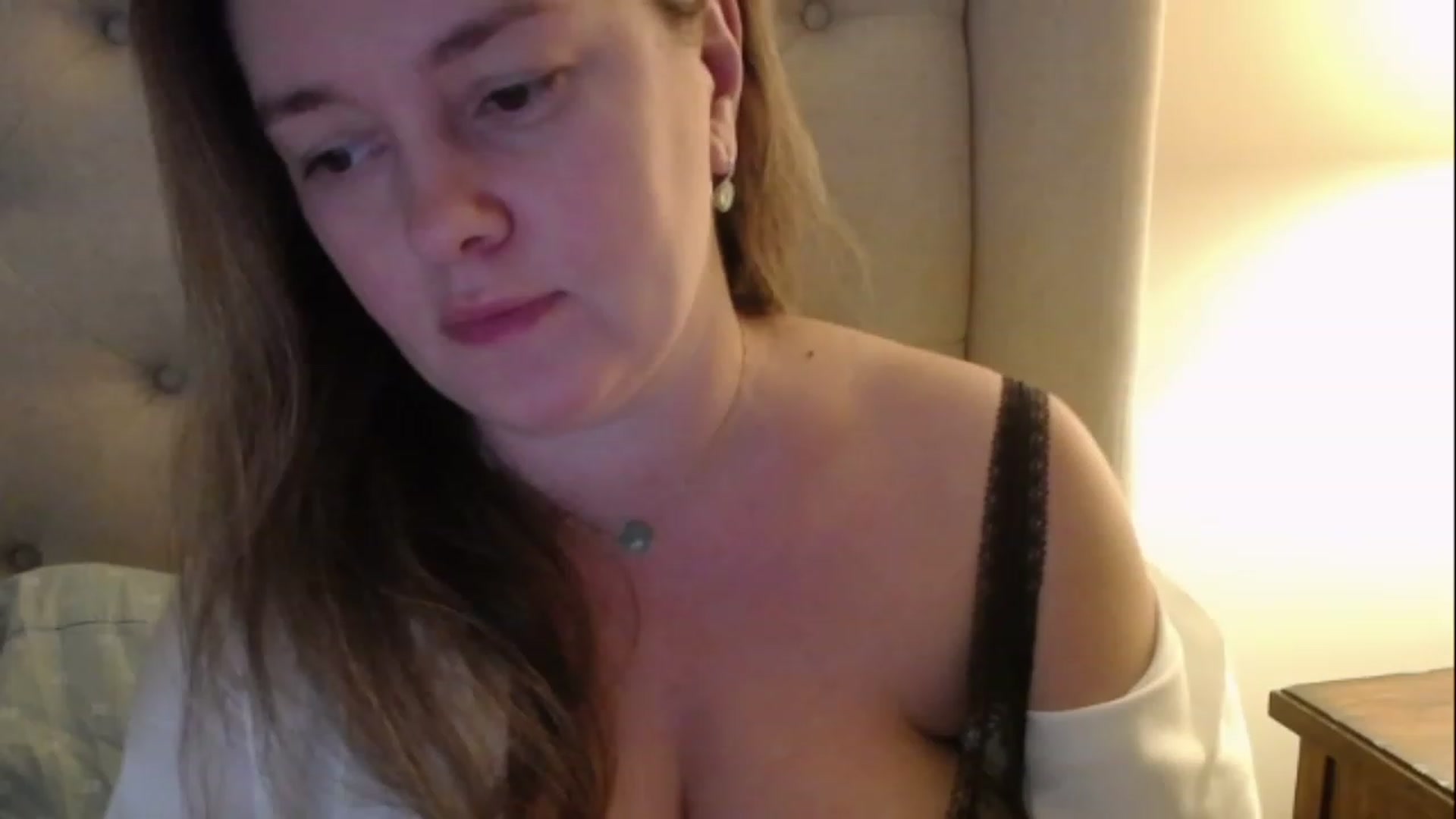 Gallery image thumbnail from J0llye's myfreecams stream on, 12/08/2022, 21:28 image 10 of 20
