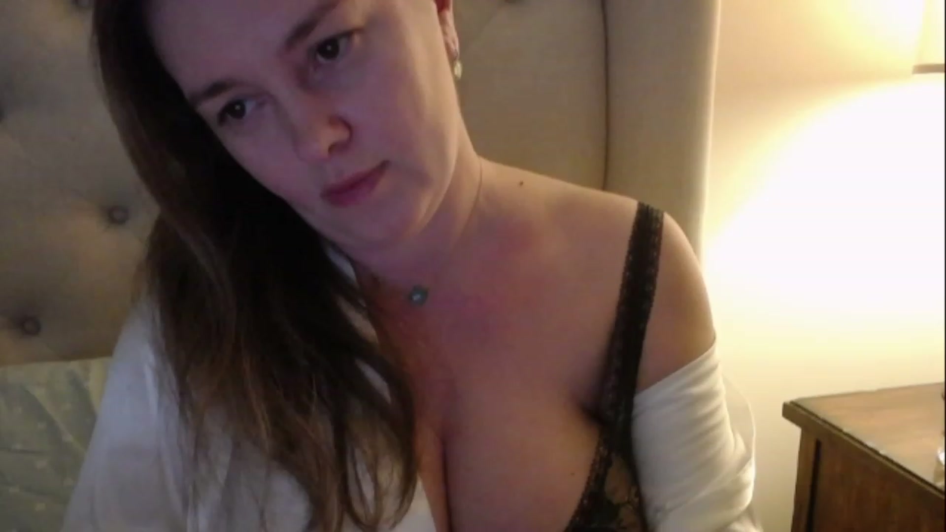 Gallery image thumbnail from J0llye's myfreecams stream on, 12/08/2022, 21:28 image 16 of 20