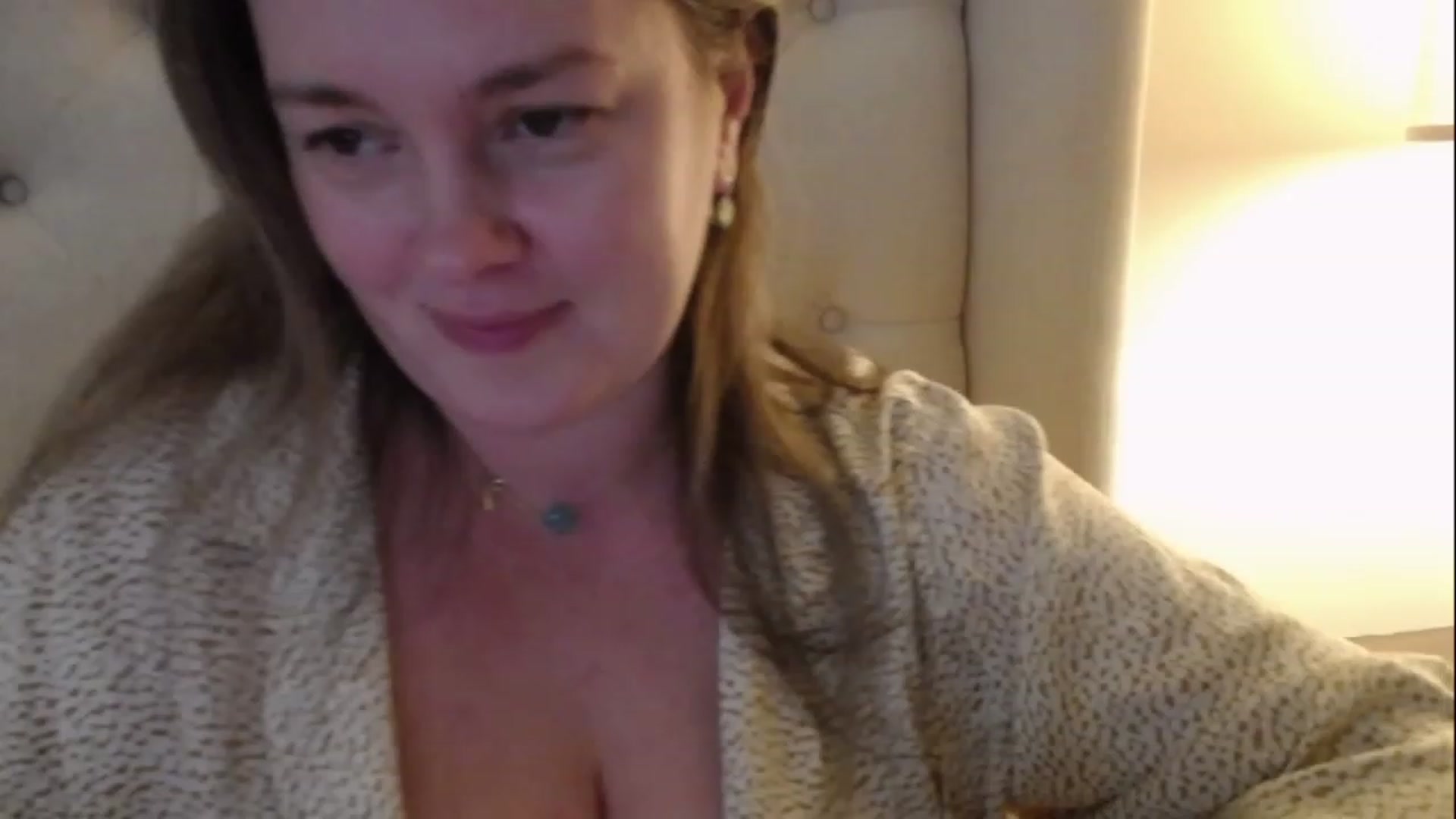 Gallery image thumbnail from J0llye's myfreecams stream on, 12/12/2022, 20:58 image 10 of 20