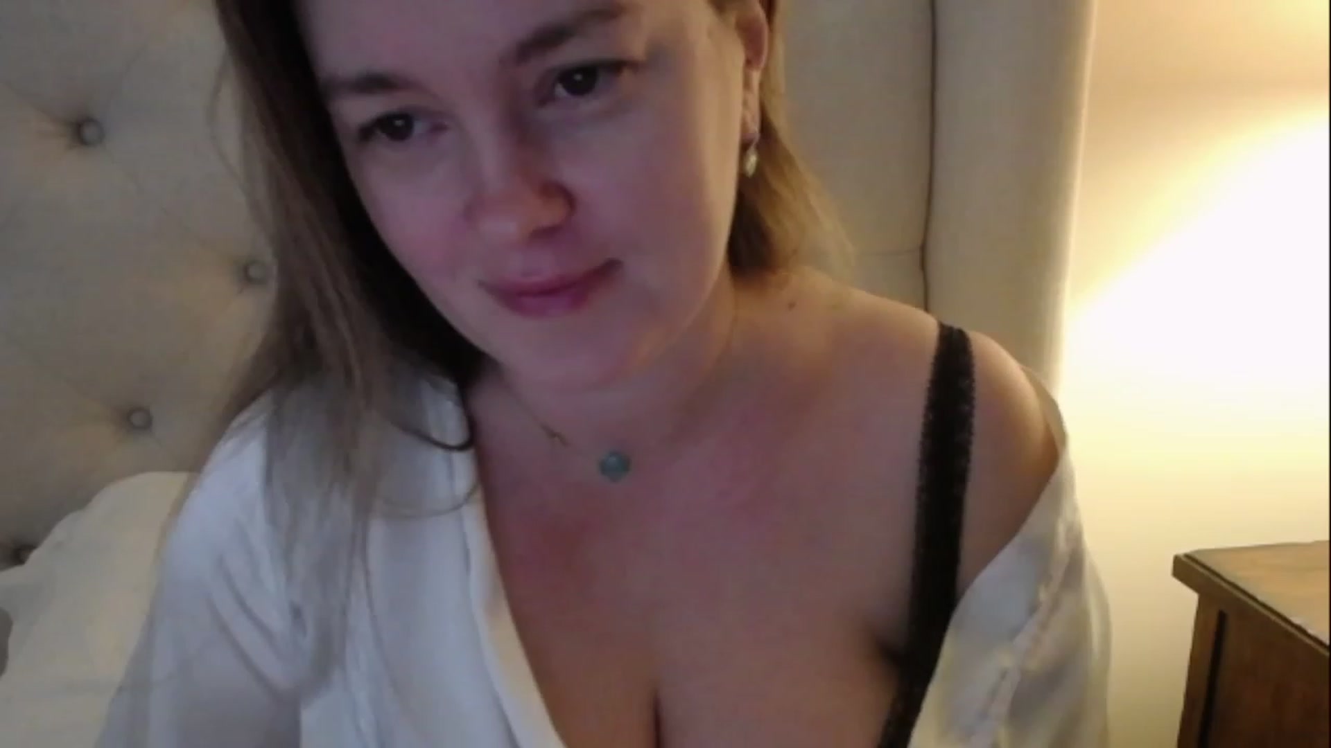 Gallery image thumbnail from J0llye's myfreecams stream on, 12/16/2022, 16:06 image 4 of 20
