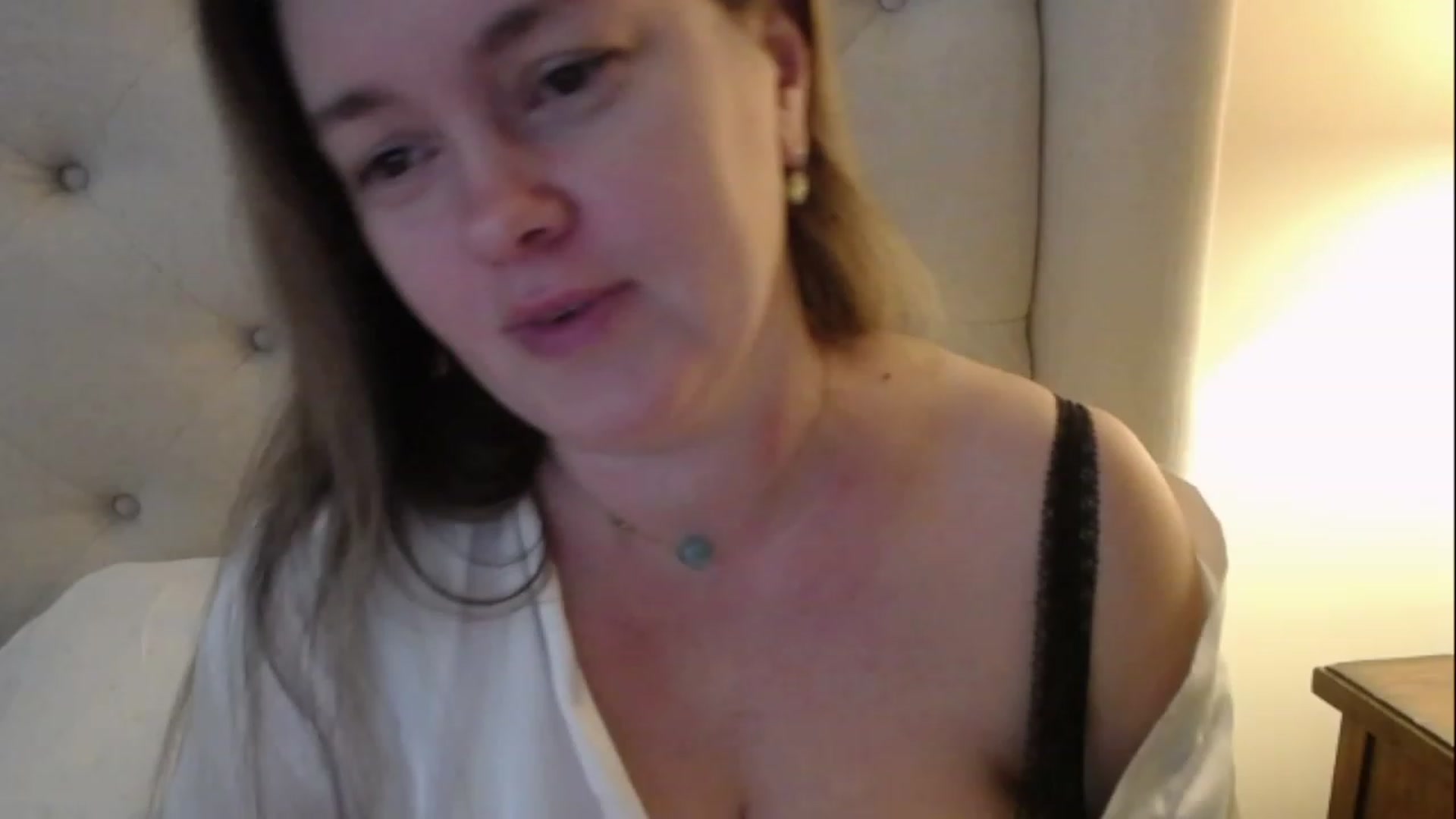 Gallery image thumbnail from J0llye's myfreecams stream on, 12/16/2022, 16:06 image 12 of 20