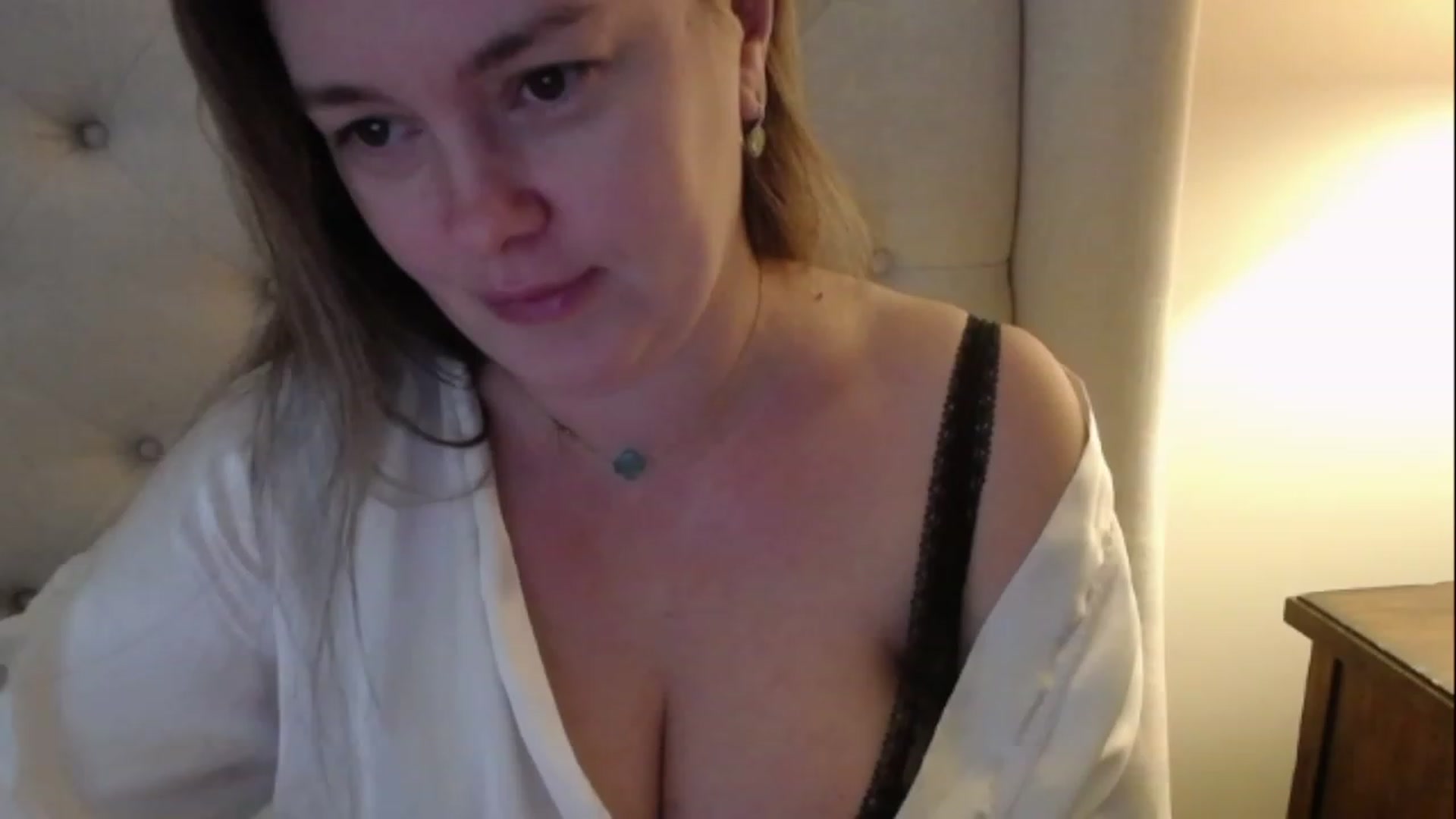 Gallery image thumbnail from J0llye's myfreecams stream on, 12/16/2022, 16:06 image 5 of 20