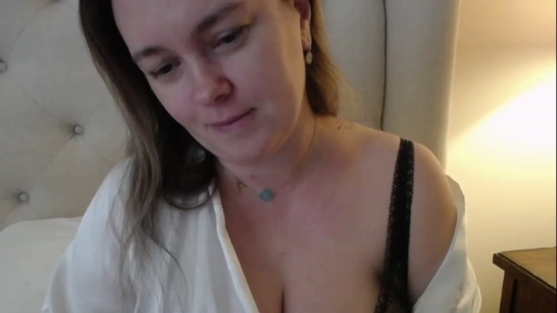 Gallery image thumbnail from J0llye's myfreecams stream on, 12/16/2022, 16:06 image 19 of 20