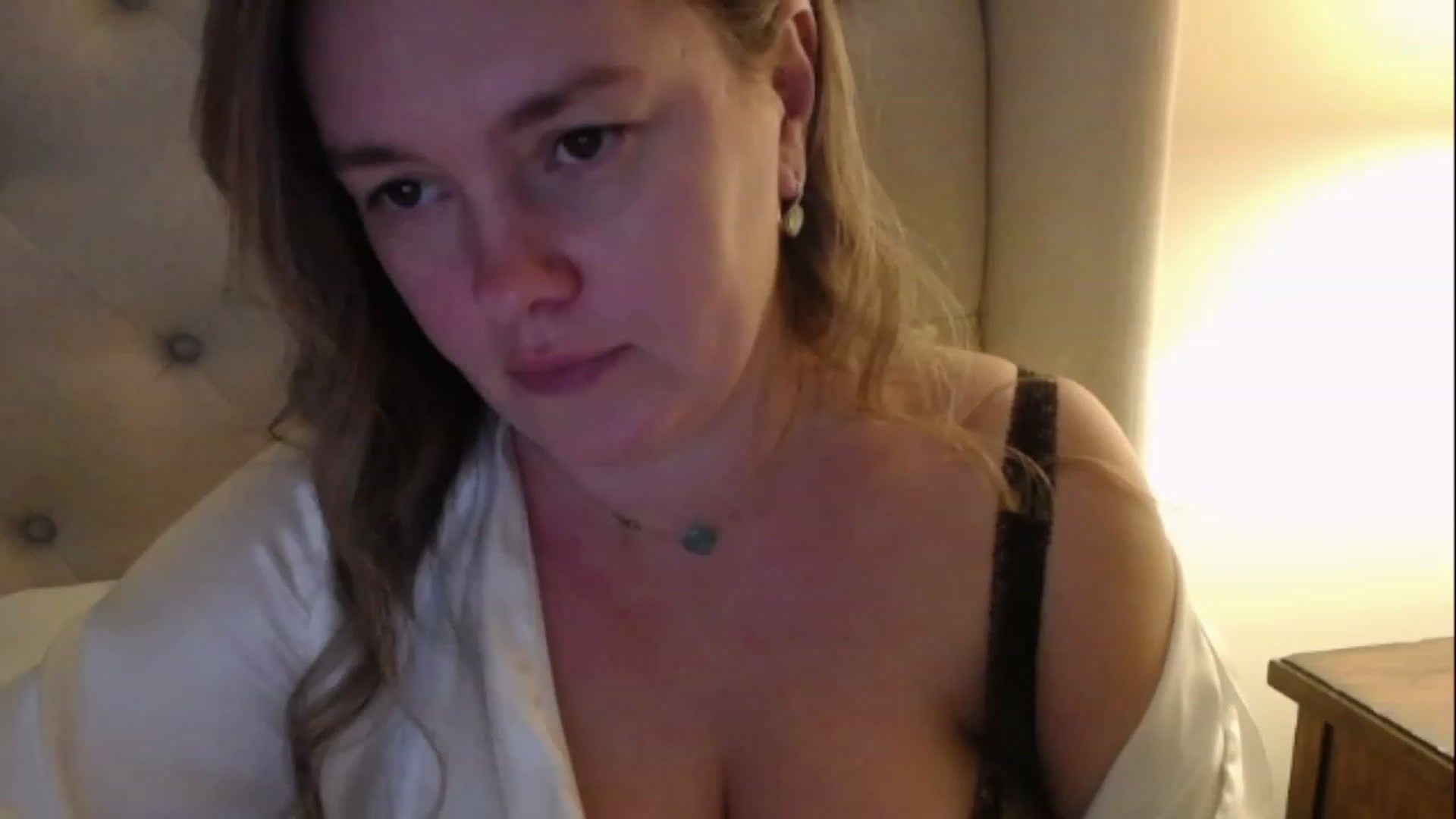 Gallery image thumbnail from J0llye's myfreecams stream on, 12/16/2022, 21:08 image 17 of 20