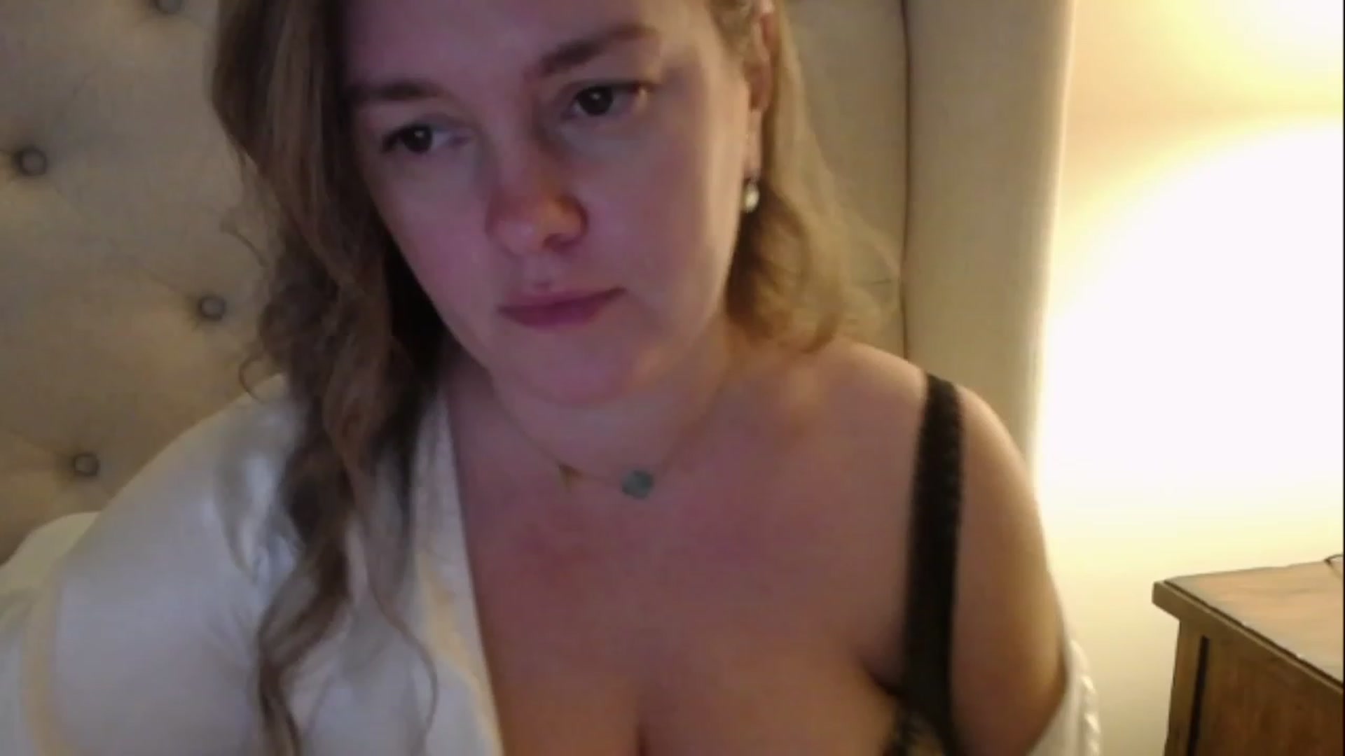 Gallery image thumbnail from J0llye's myfreecams stream on, 12/16/2022, 21:08 image 6 of 20