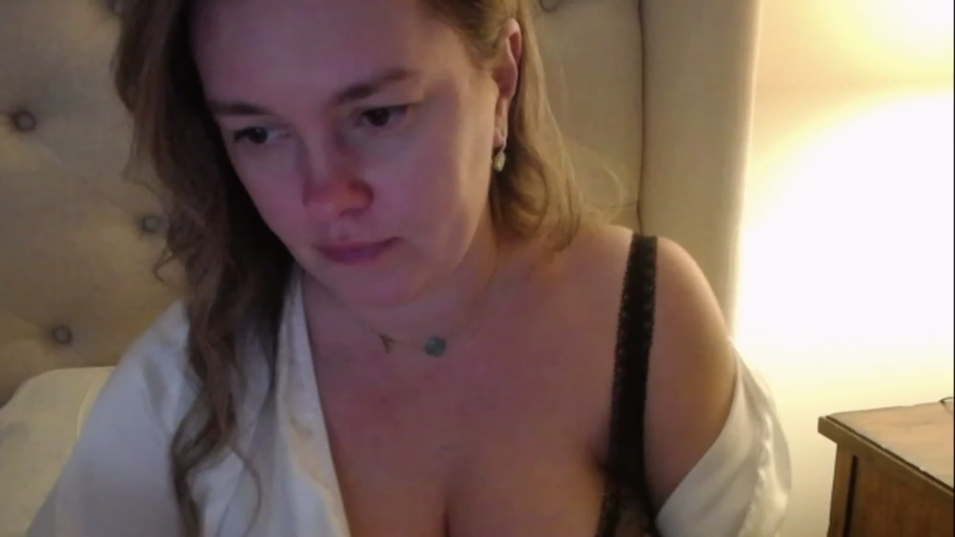Gallery image thumbnail from J0llye's myfreecams stream on, 12/16/2022, 21:08 image 7 of 20