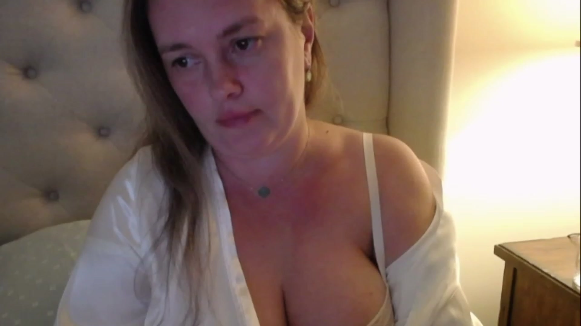 Gallery image thumbnail from J0llye's myfreecams stream on, 12/31/2022, 21:31 image 18 of 20
