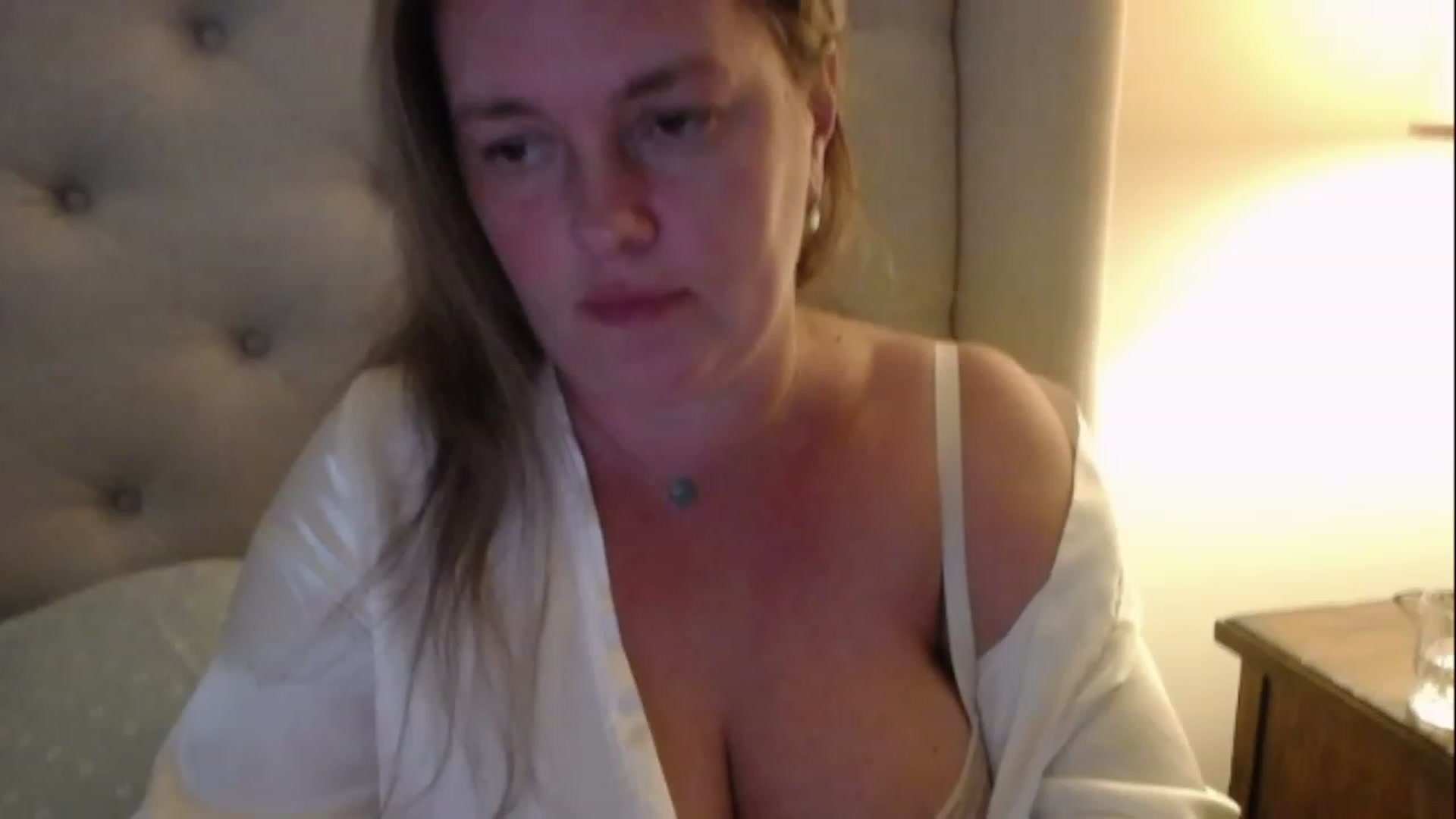 Gallery image thumbnail from J0llye's myfreecams stream on, 12/31/2022, 21:31 image 7 of 20