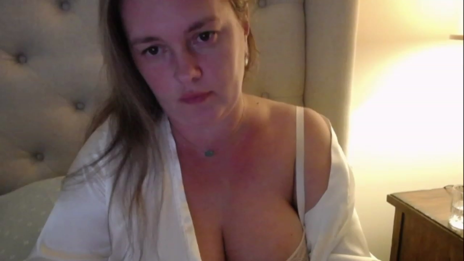Gallery image thumbnail from J0llye's myfreecams stream on, 12/31/2022, 21:31 image 1 of 20