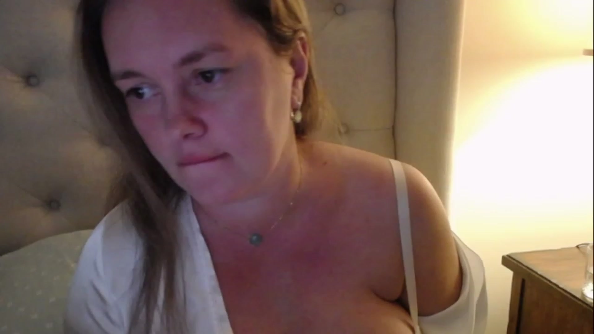 Gallery image thumbnail from J0llye's myfreecams stream on, 12/31/2022, 21:31 image 13 of 20