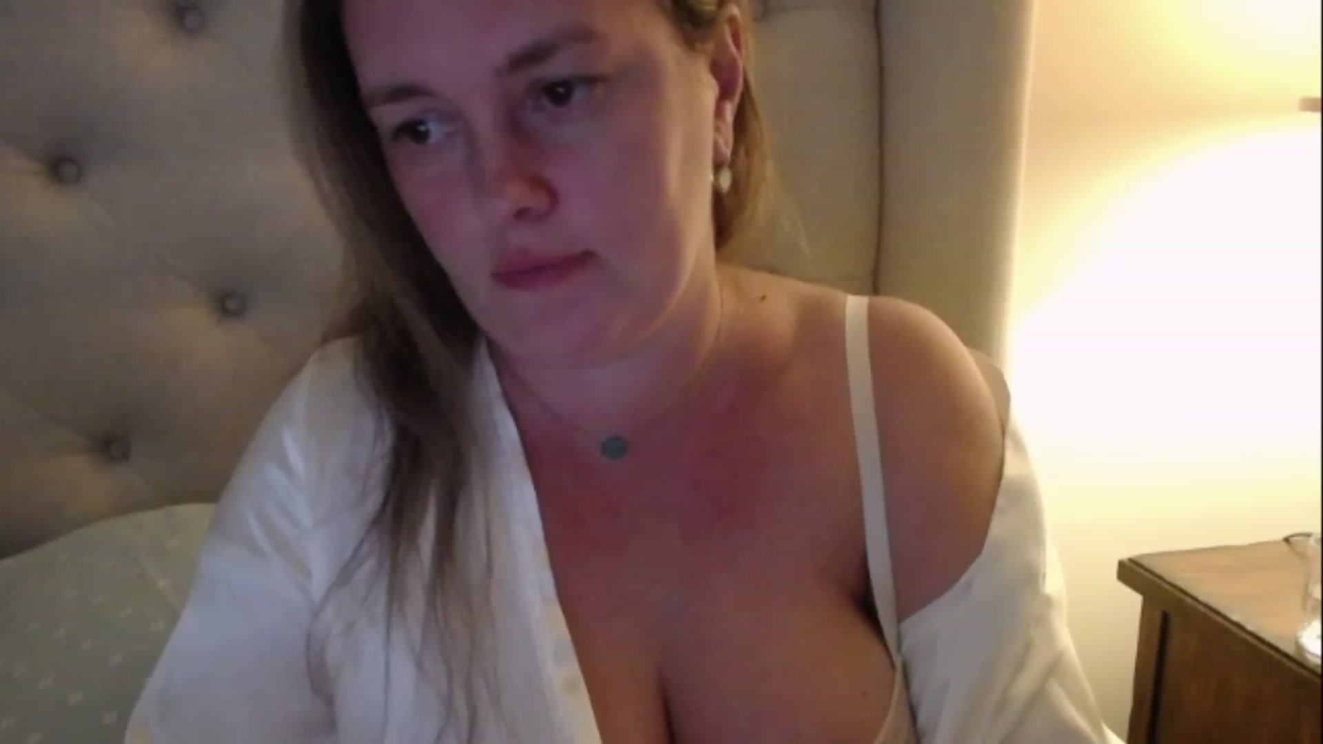 Gallery image thumbnail from J0llye's myfreecams stream on, 12/31/2022, 21:31 image 11 of 20