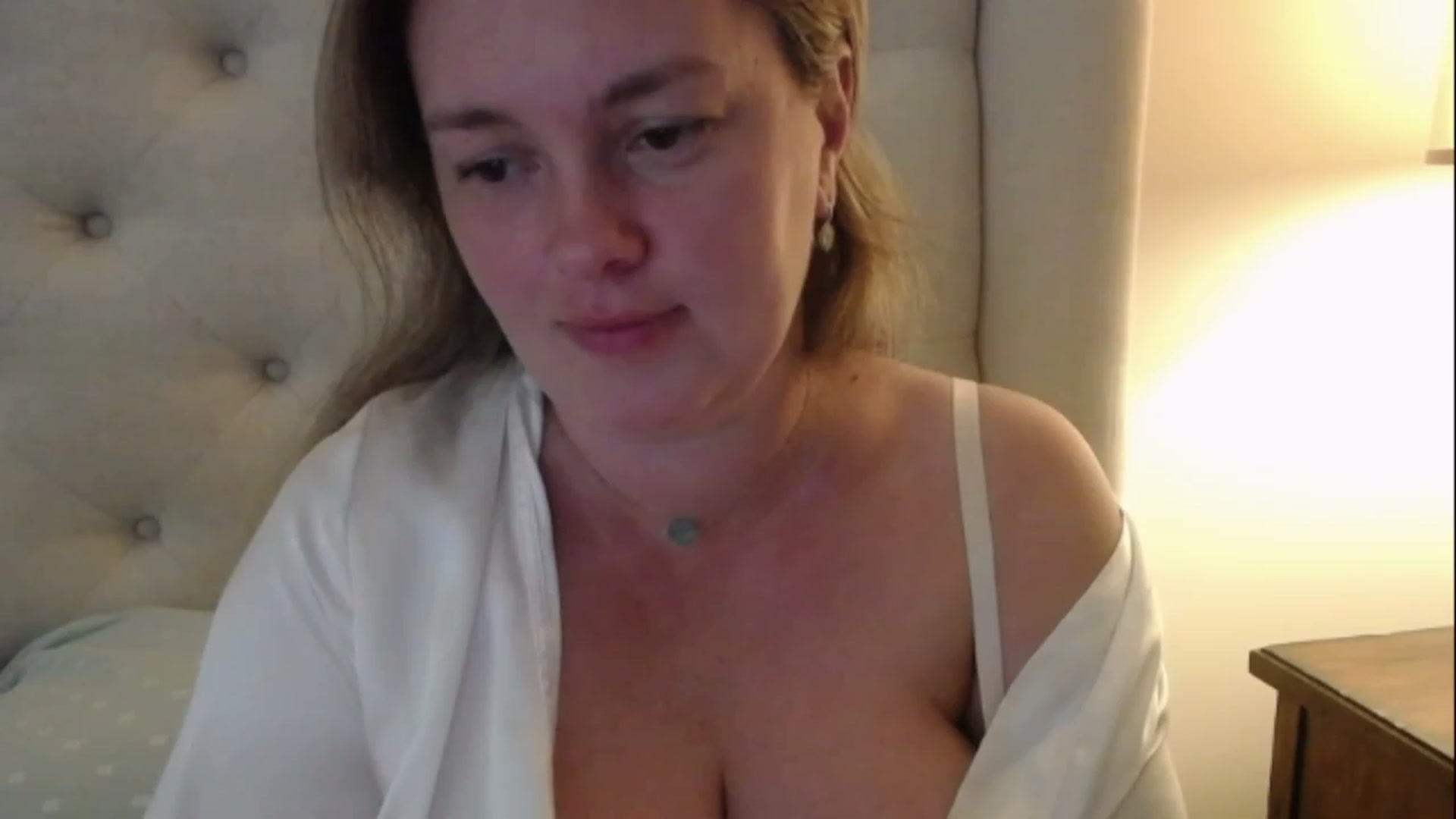 Gallery image thumbnail from J0llye's myfreecams stream on, 01/01/2023, 17:07 image 6 of 20