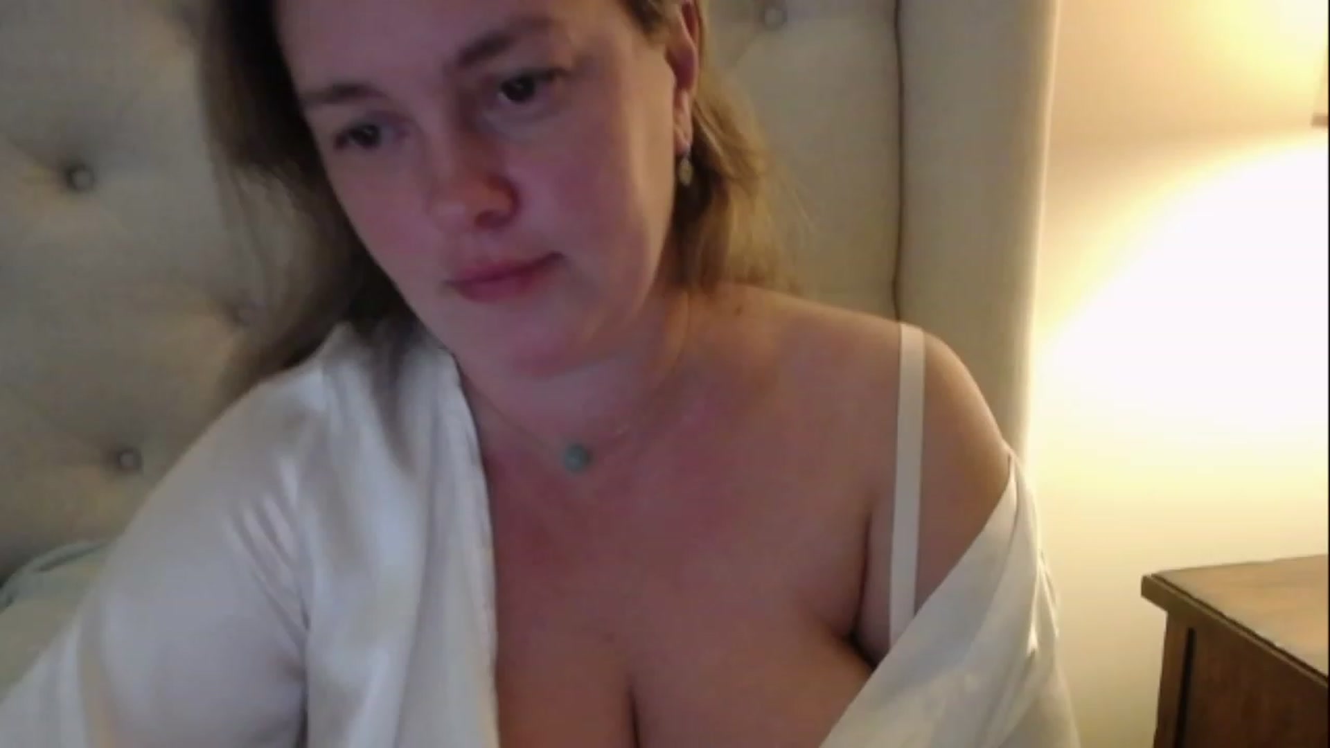 Gallery image thumbnail from J0llye's myfreecams stream on, 01/01/2023, 17:07 image 17 of 20